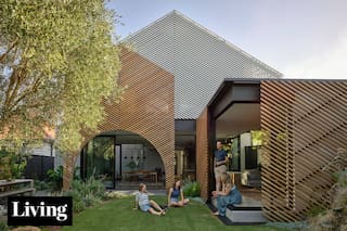 Lograron duplicar los metros de su casa aplicando claves del diseño japonés y sin alterar la fachada tradicional