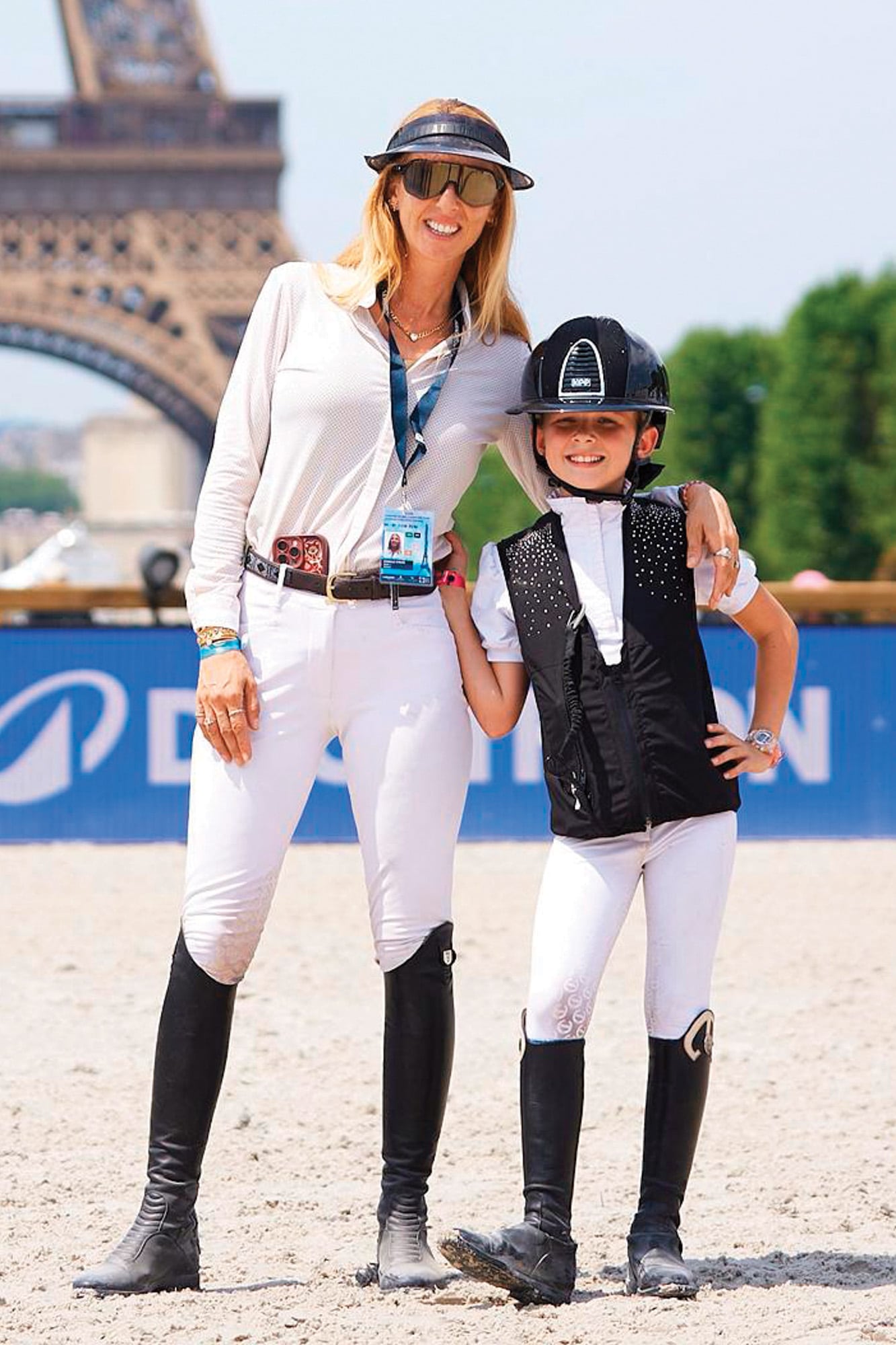 Madre e hija, con outfits impecables