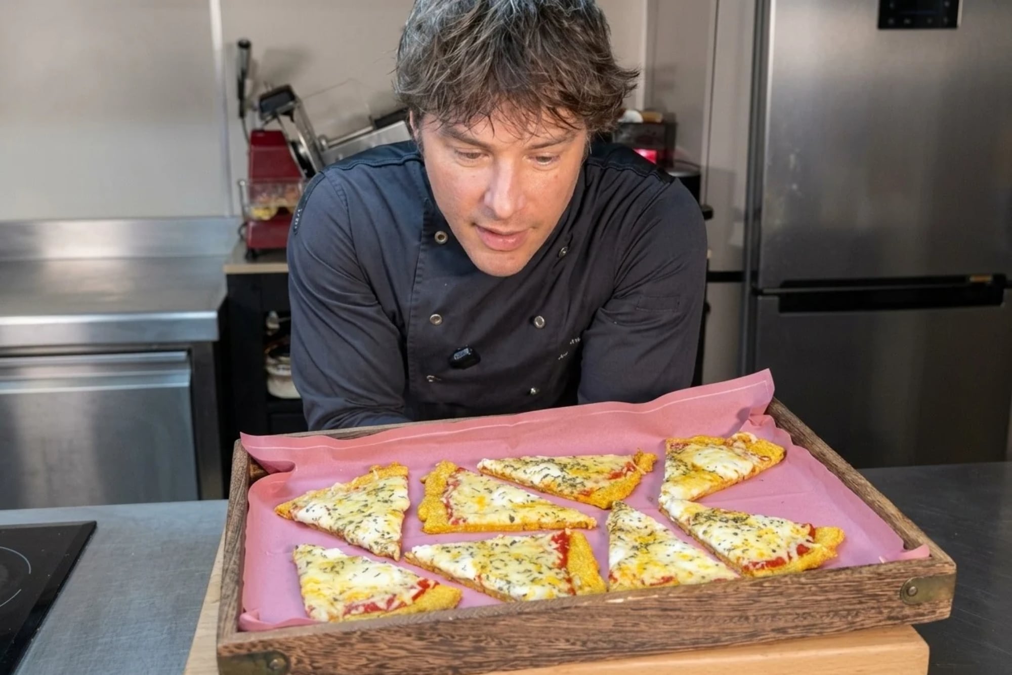 Jordi Cruz, chef, sobre la pizza sin gluten: “75 gramos de zanahoria y 150 de pechuga de pollo”