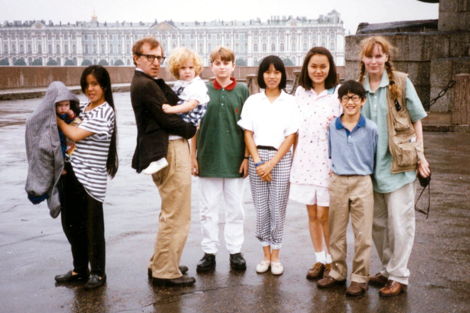 En 2011 con Woody Allen en Leningrado con sus hijos Satchel, Lark, Dylan, Fletcher, Daisy, Soon Yi y Moses