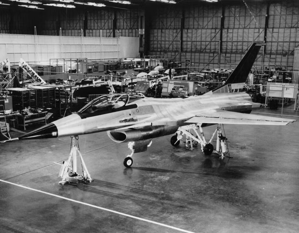 El prototipo del YF-16 que piloteó Oestricher fue presentado por primera vez en 1973 (Getty Images)
