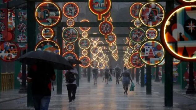 Las gotas de lluvia limpian los agentes contaminantes del aire