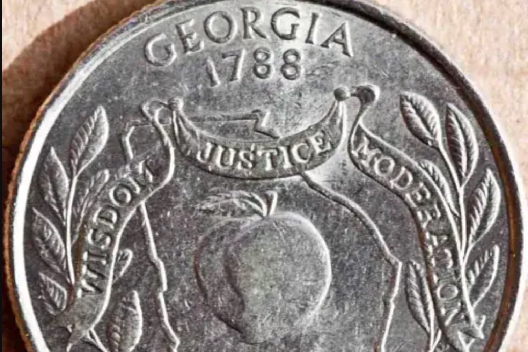 Los errores de las monedas de 25 centavos de Georgia pueden ser varios (Archivo)
