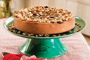 Tarta de chocolate, caramelo y almendras