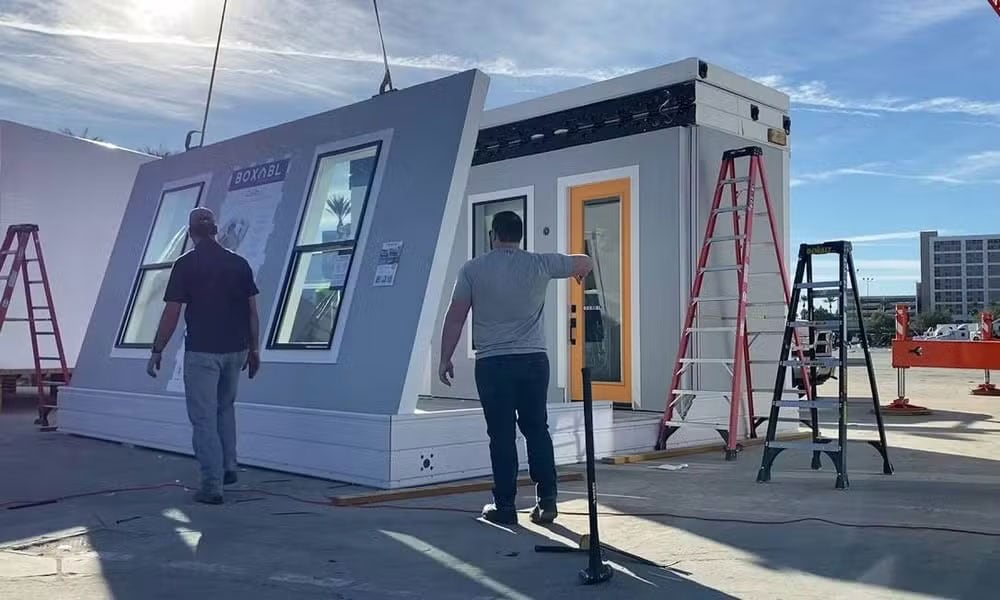 Elon Musk, el primer trillonario de la historia, ha declarado que cambió mansiones por una casa prefabricada de 37 m²; descubre cómo es la propiedad.