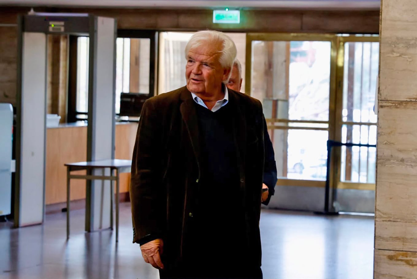 Llega a los tribunales de Comodoro Py Luis Betnaza para declarar en el juicio de los cuadernos de las coimas