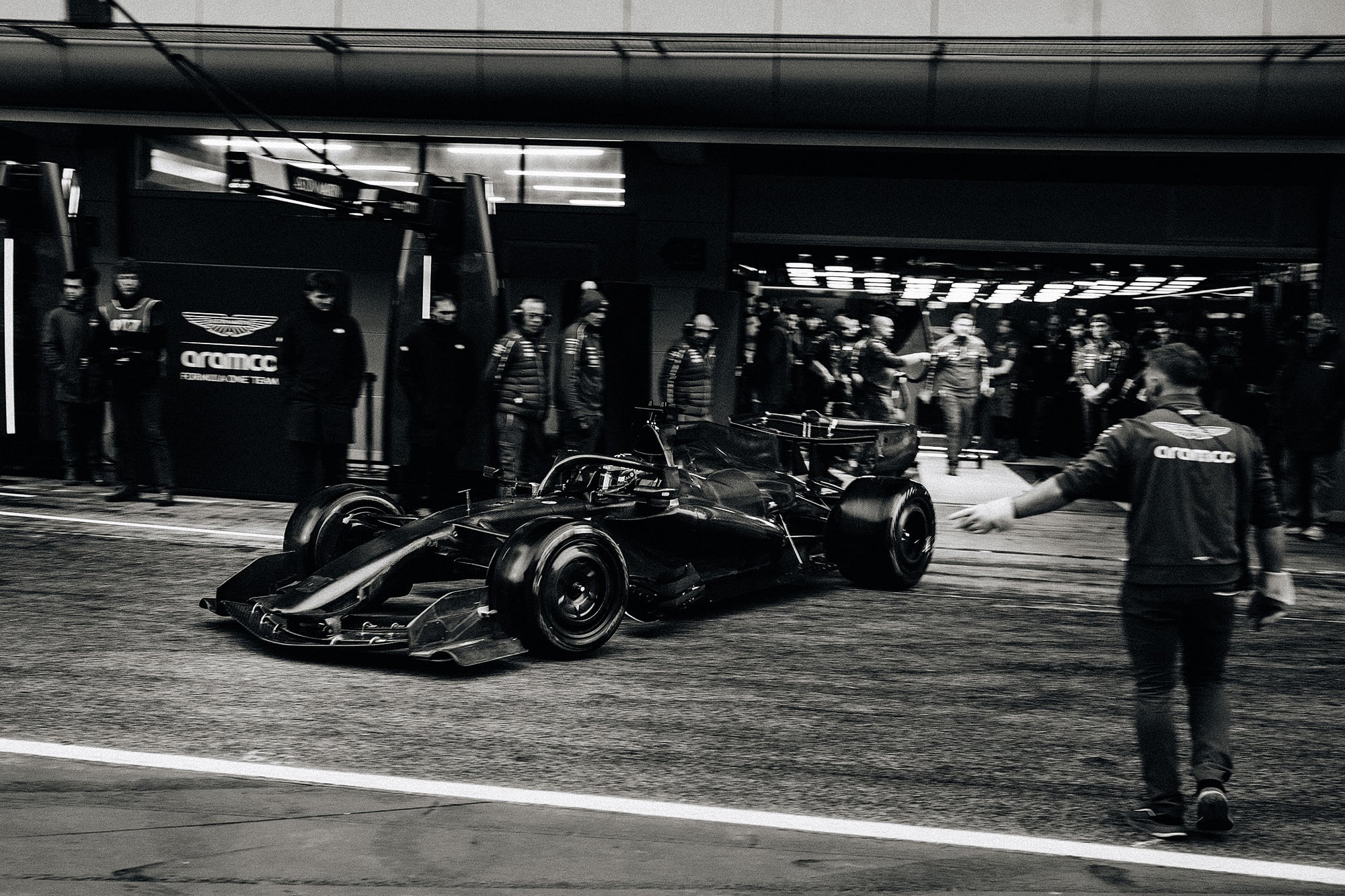 En el cuarto días de los cinco que se desarrollaron en Barcelona, Aston Martin rodó en el circuito de Montmeló; el AMR26, un auto con un diseño diferente al resto de la grilla