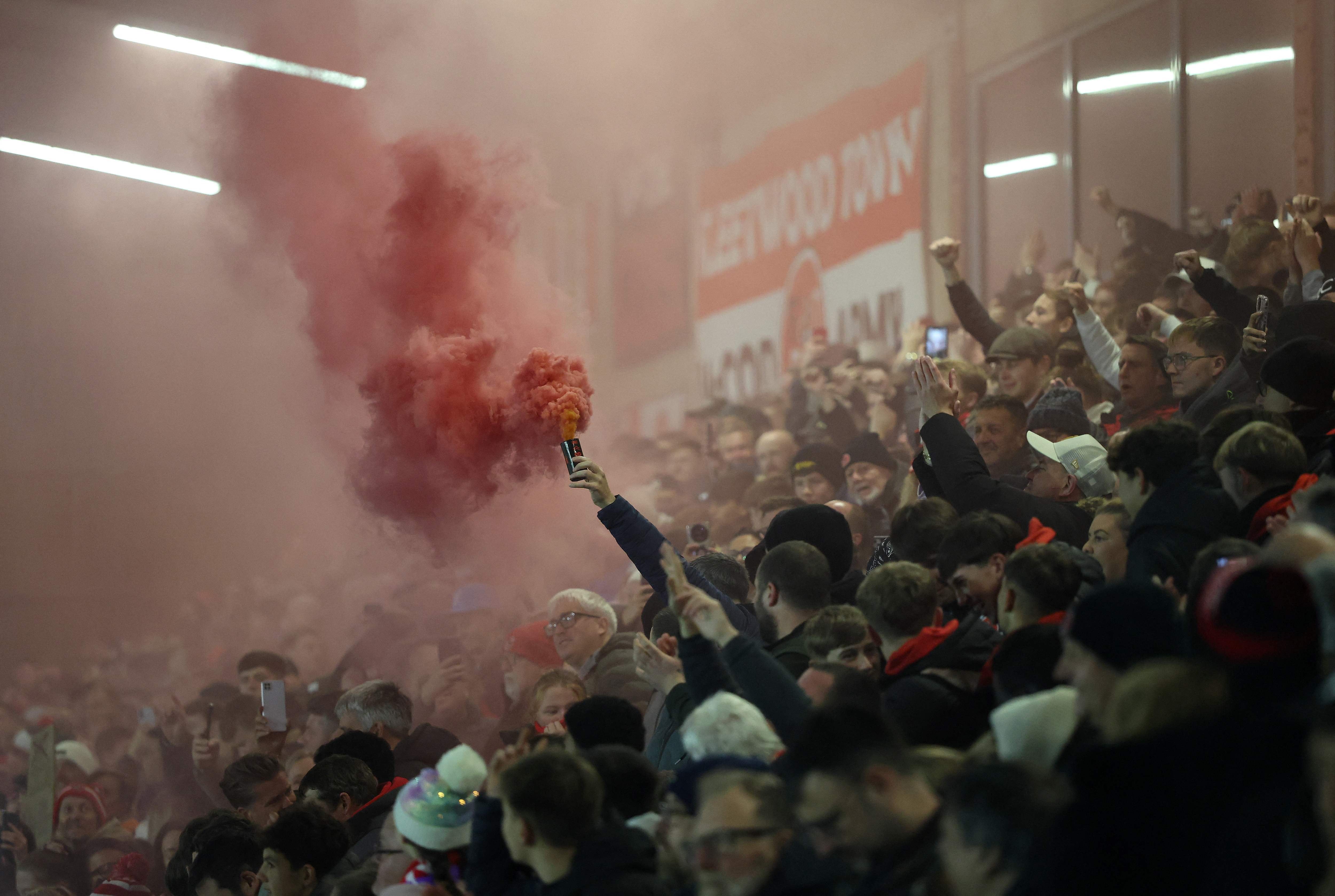 Los hinchas de Fleetwood desataron todo su colorido en un estadio para 5000 espectadores