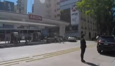 Elecciones 2025: la comitiva presidencial frenó en una estación de servicio antes del voto de Milei