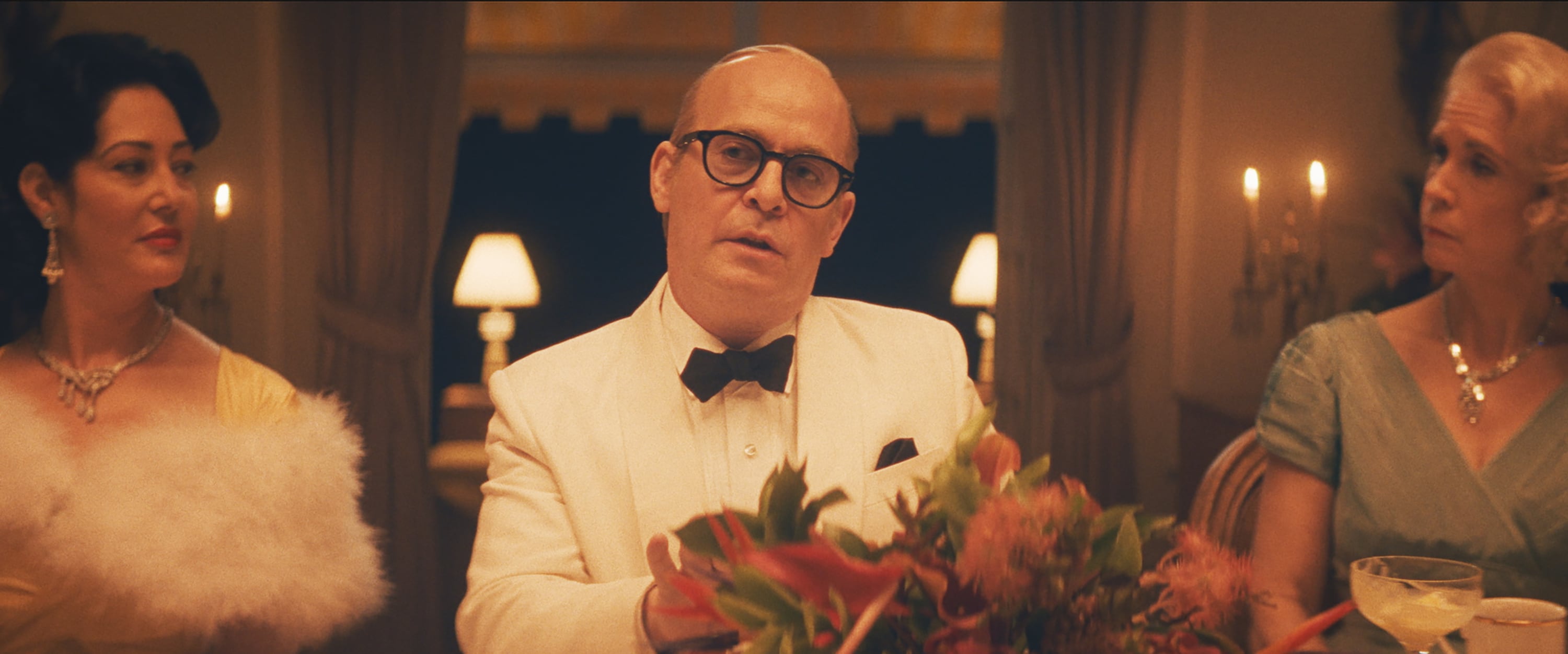 Una escena de la serie de 2024 Feud: Capote vs. The Swans, que recrea los almuerzos del escritor con damas de la alta sociedad neoyorquina en el restaurante Quo Vadis
