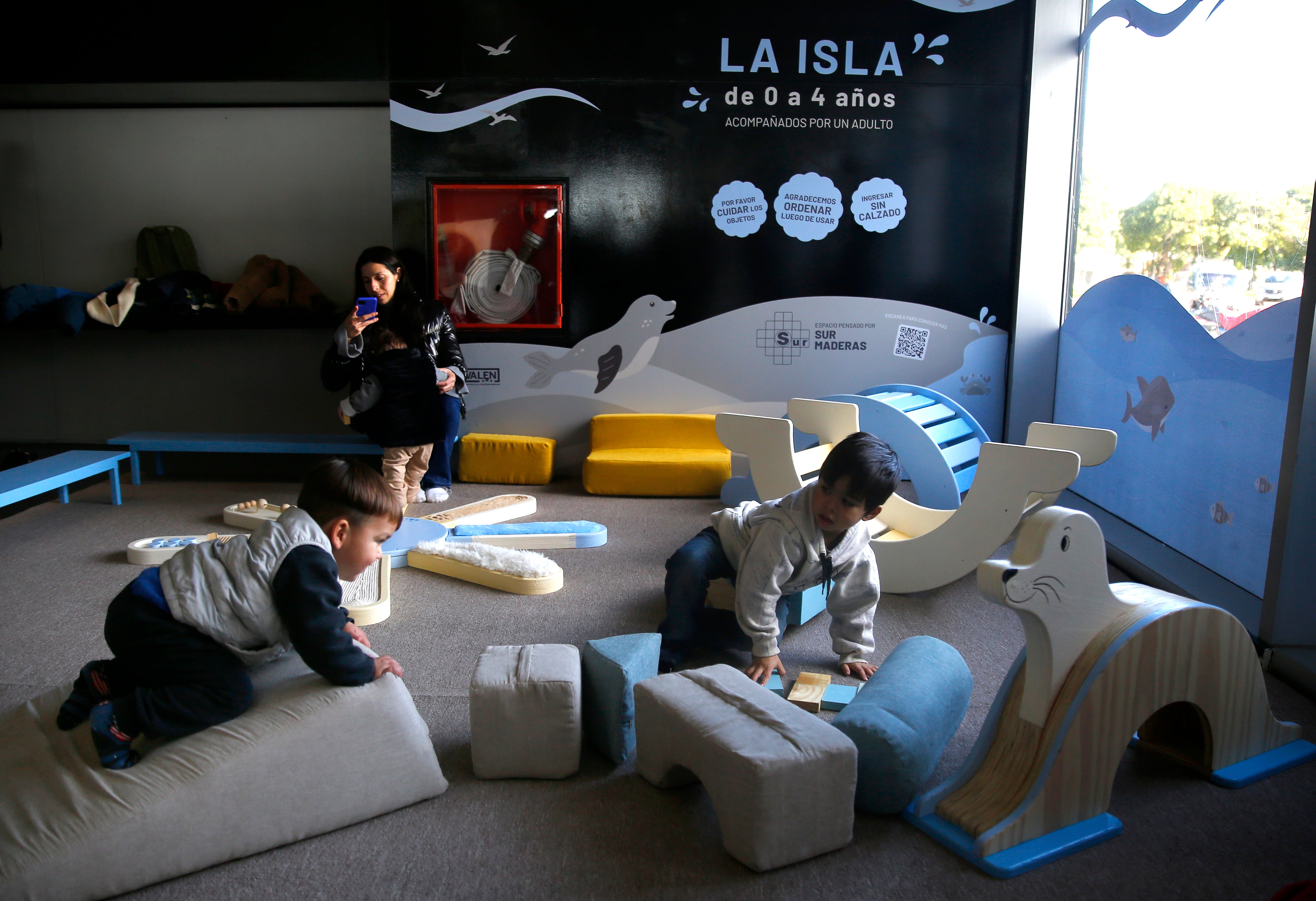 Para los más pequeñitos, de 0 a 4 años, el Museo MAR propone La isla, con experiencias sensoriales y motrices mediante alternativas de juego y desarrollo cognitivo