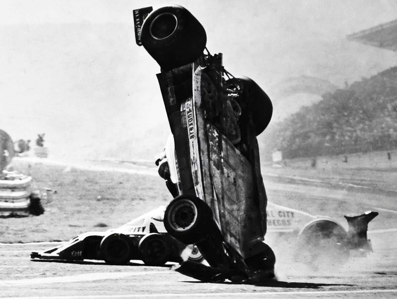 La Ferrari de Gilles Villeneuve terminó contra el guardrrail: hubo dos muertos en Fuji