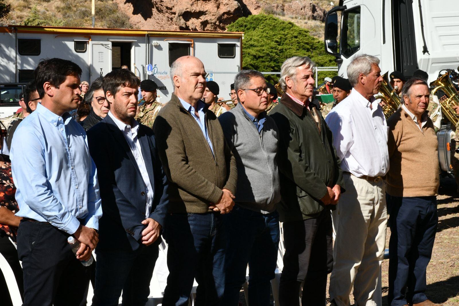 Autoridades y dirigentes del campo en la Rural de Puerto Deseado
