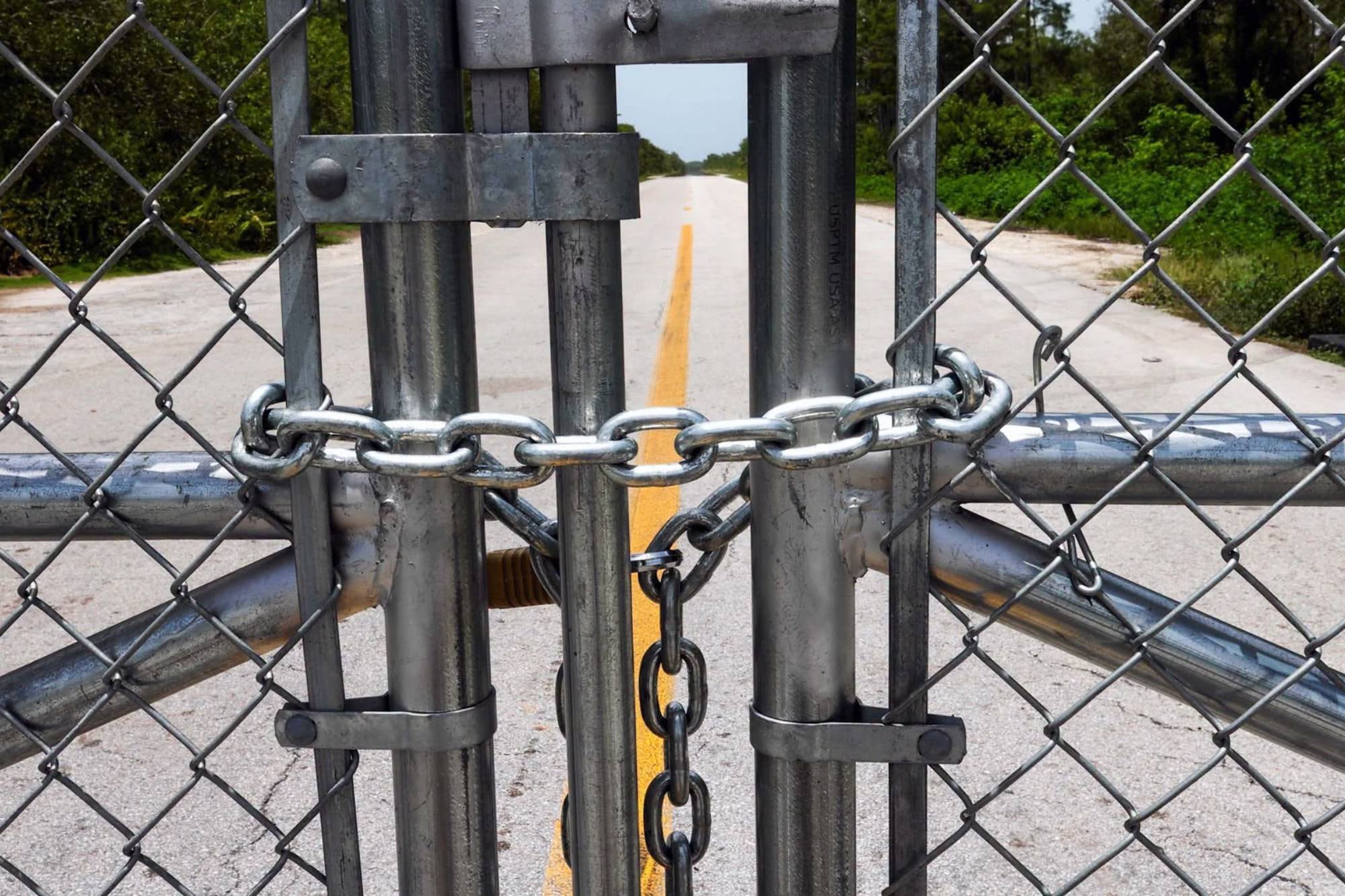 El cierre definitivo y el desmantelamiento de Alligator Alcatraz, un centro de detención temporal para inmigrantes ubicado en los Everglades de Florida