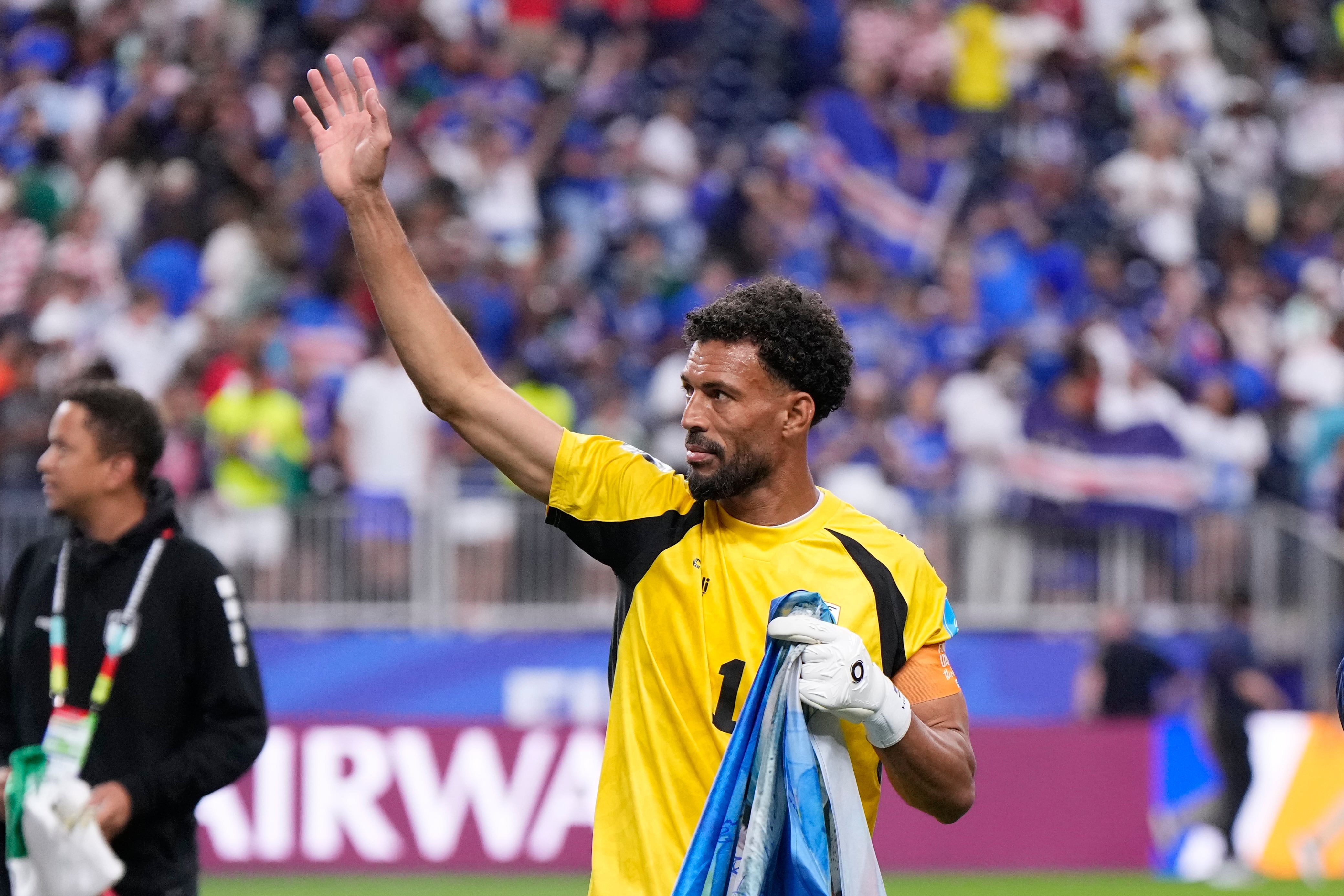 El presidente de Cabo Verde habló del partido con Argentina y contó el regalo que quiere hacerle a Messi 9 El arquero de Cabo Verde Vozinha (1) celebra tras el partido contra Arabia Saudí en el Grupo H del Mundial el viernes 26 de junio de 2026. (AP Foto/Ashley Landis)