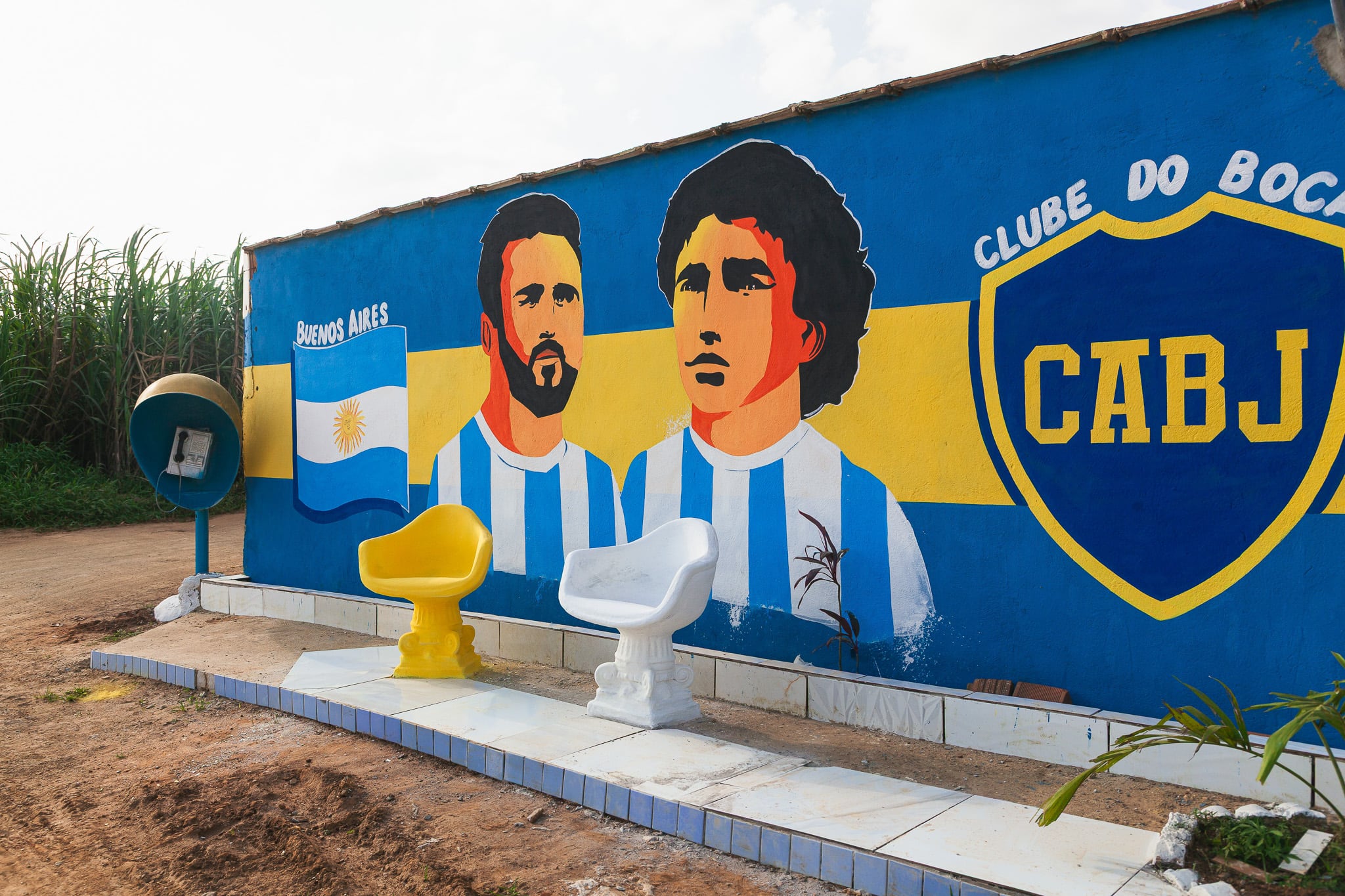 Un mural con Messi, Maradona y Boca