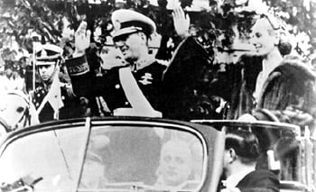Juan D. Perón, tres veces presidente, el 4 de junio de 1952, cuando asumió su segundo mandato consecutivo, una presidencia que no iba a concluir por causa de un derrocamiento que tuvo su prolegómeno el 16 de junio de 1955 y se concretó finalmente el 16 de septiembre de ese mismo años