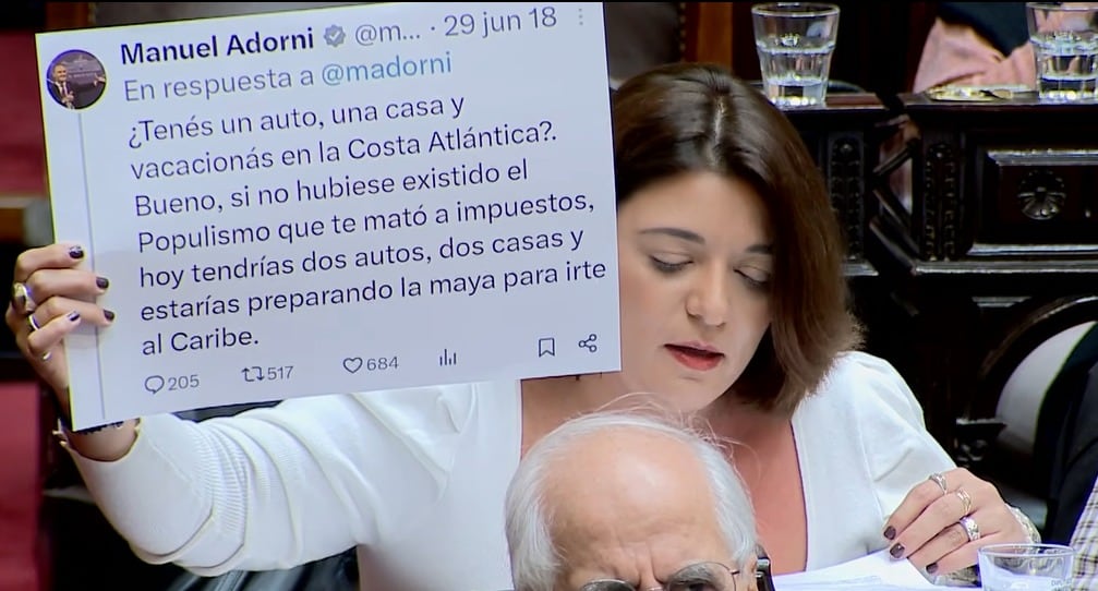 Sabrina Selva mostró dos tuits de Adorni