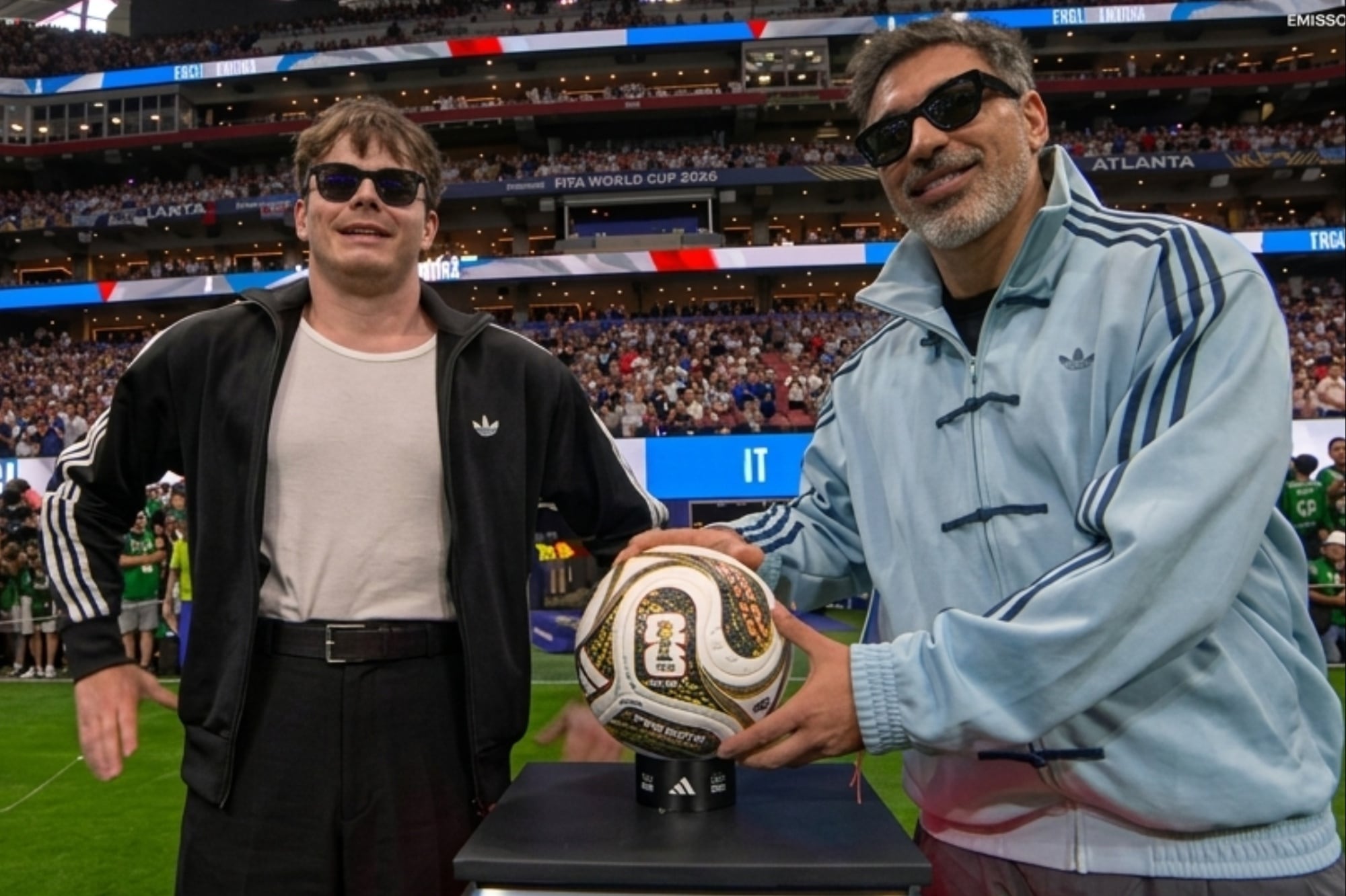 Quién es Charlie Heaton, el actor que llevó con el “Pocho” Lavezzi la pelota de Argentina vs. Inglaterra