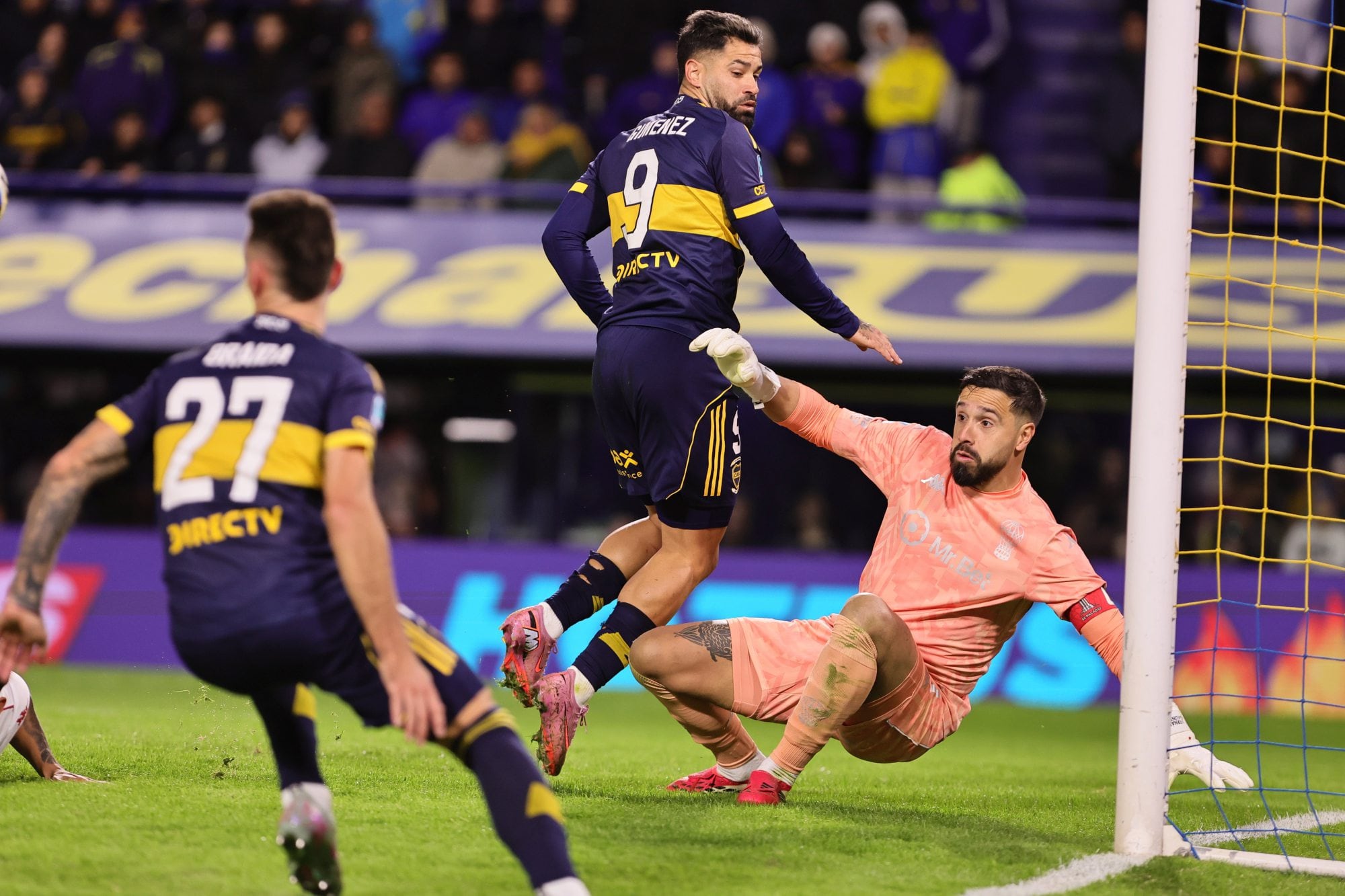 Boca vs. Huracán, en vivo, por los octavos de final del Torneo Apertura 8 La ocasión del palo, que se salvó Huracán