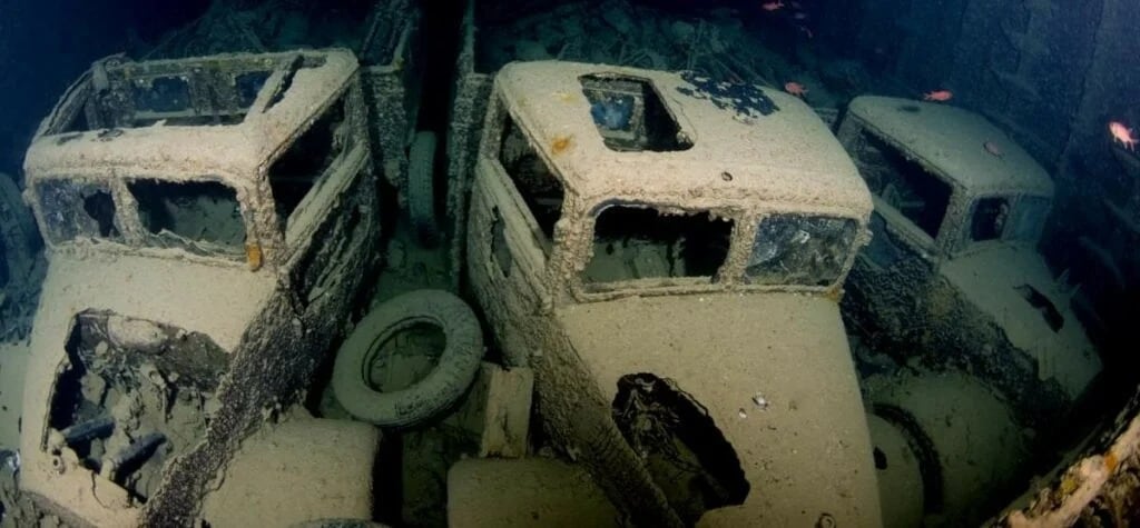 “Son museos submarinos”: la fascinación de bucear en barcos hundidos a 40 metros de profundidad