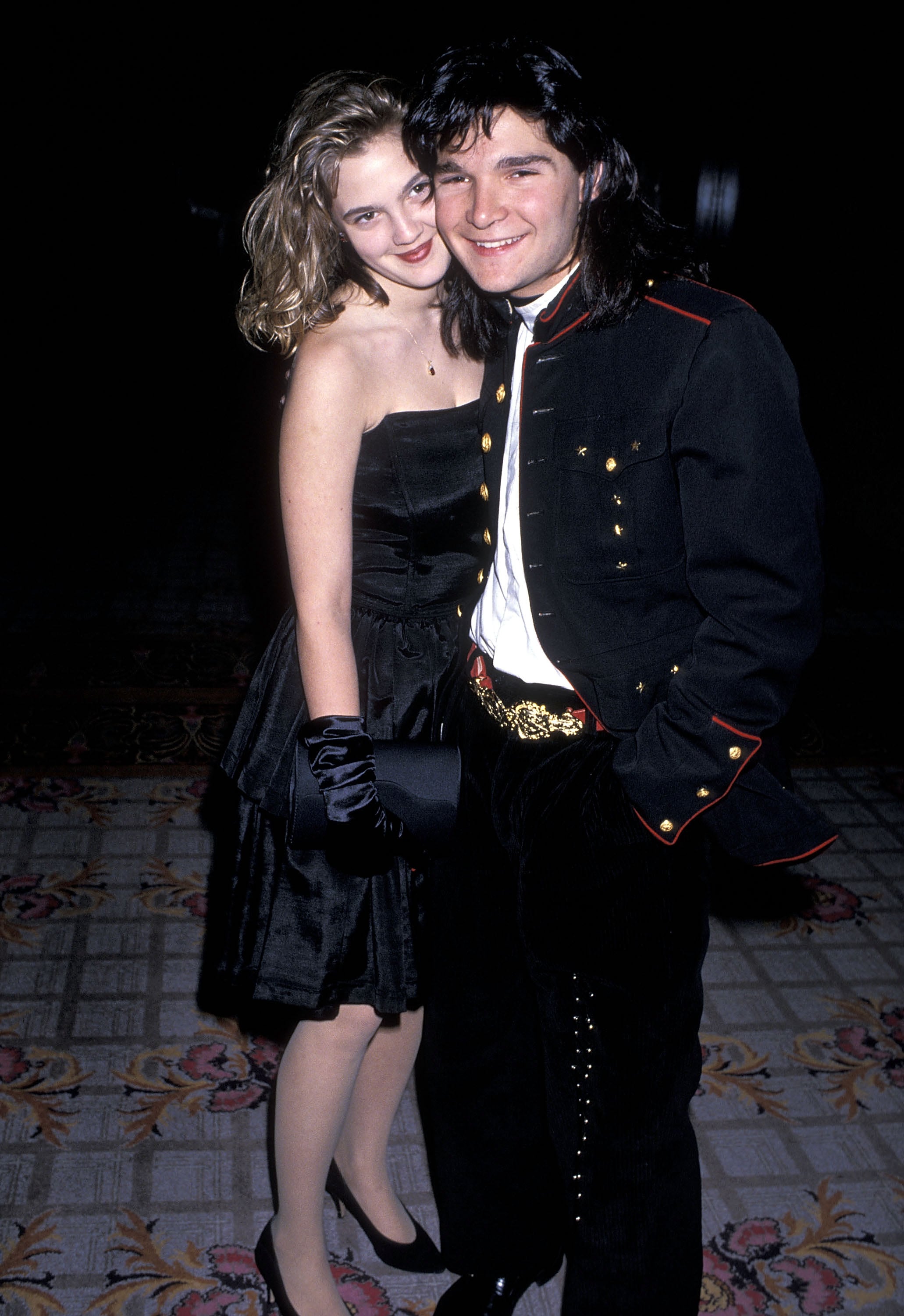 Drew Barrymore a los 14, junto al actor Corey Feldman