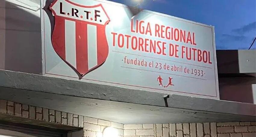Inhabilitaron a un futbolista por tener deudas en la cuota alimentaria de su hija