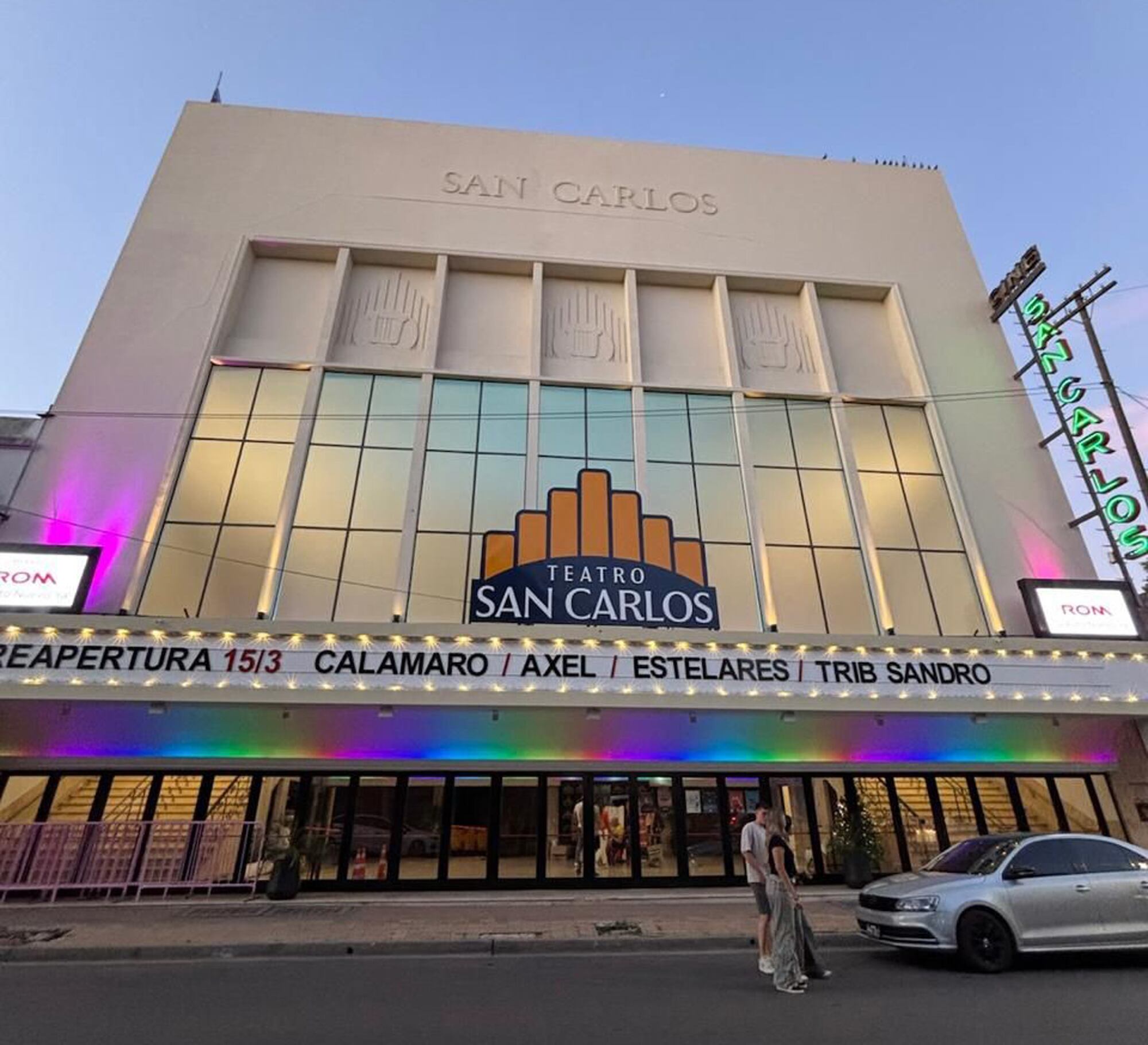 La fachada del Teatro San Carlos ya lista para la inauguración