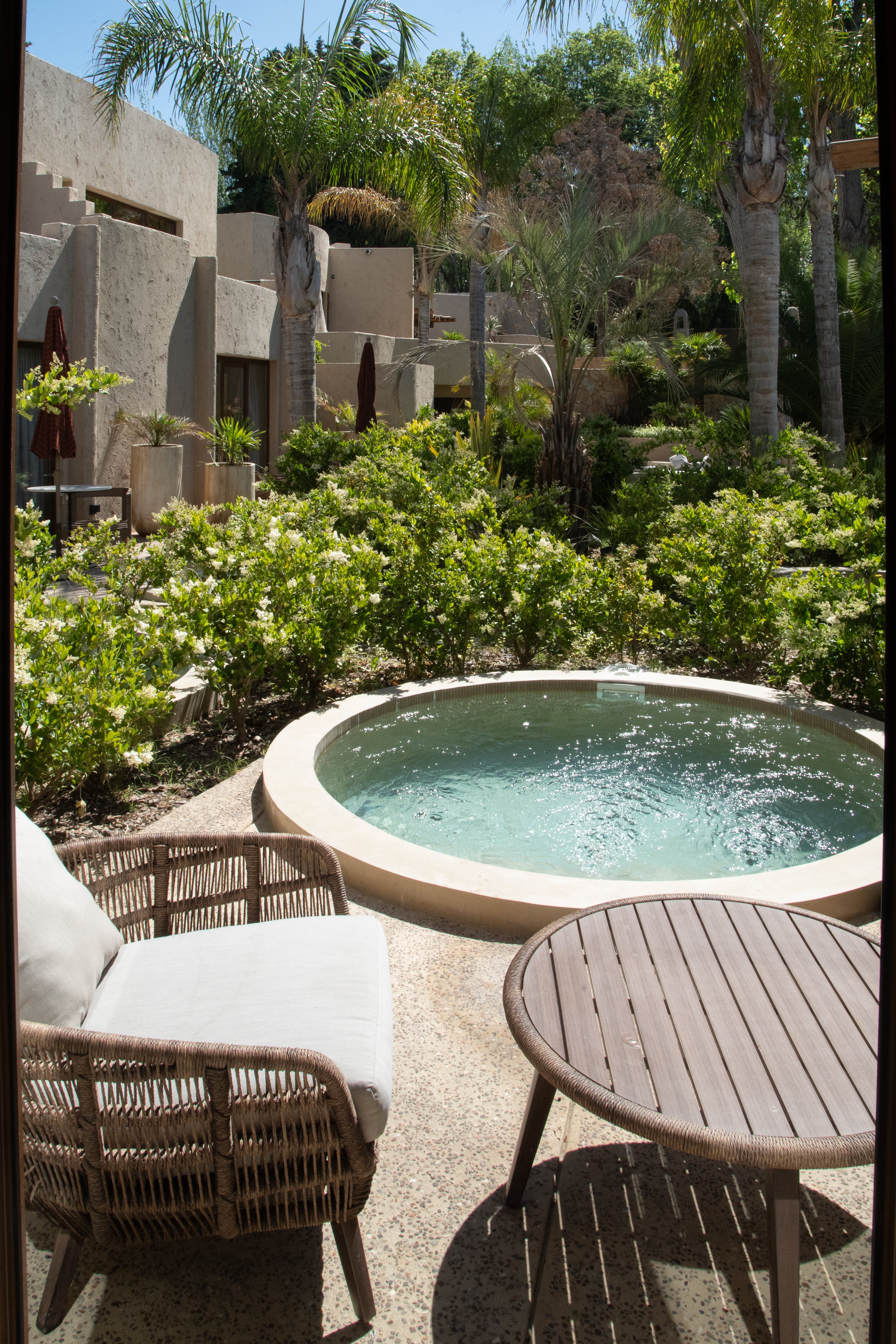 Todas las habitaciones tienen piletas privadas con agua climatizada, ideal para refrescarse en los meses de calor