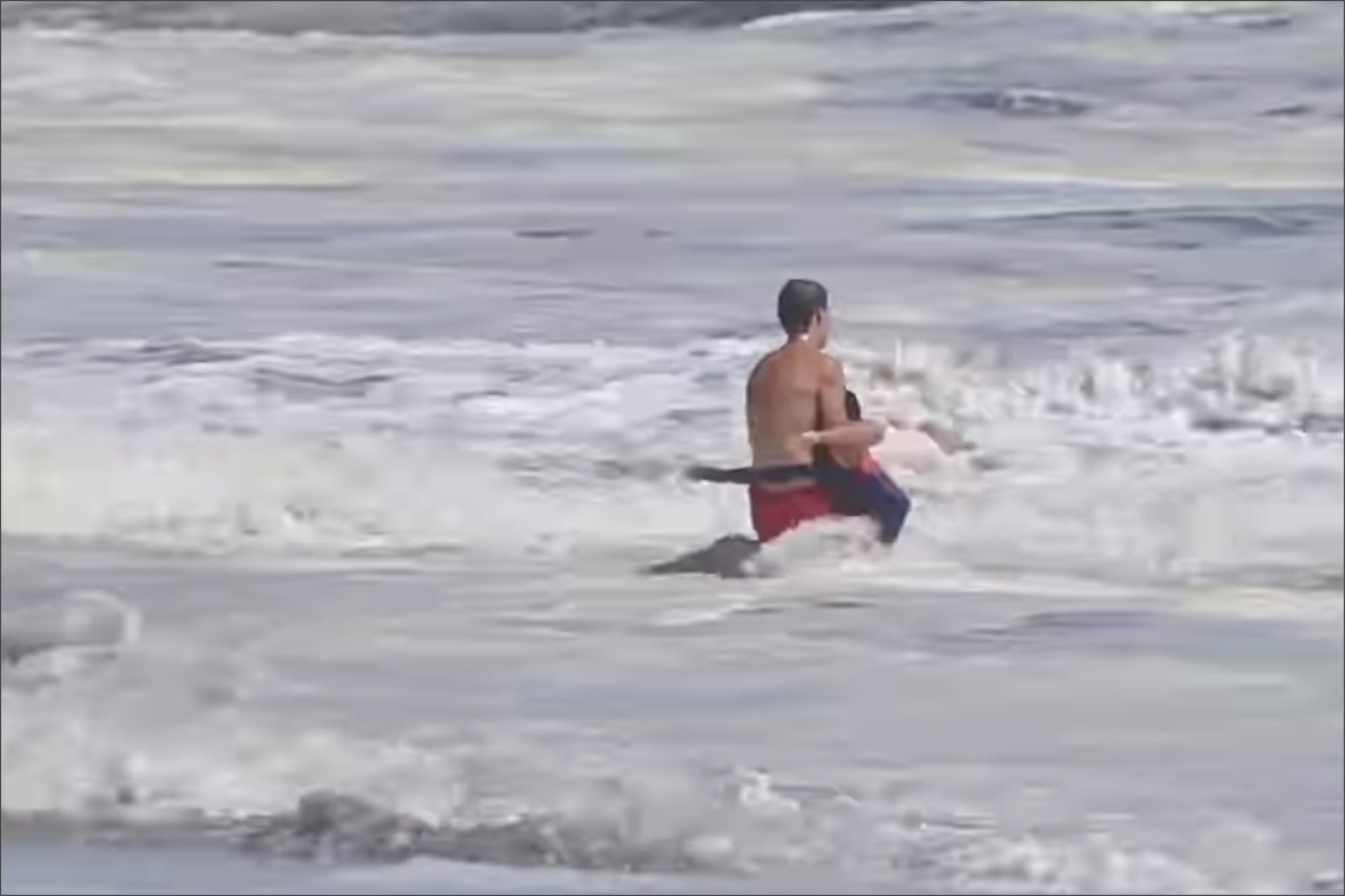 Tiene 16 años, protagonizó un rescate heroico en el mar de California y será condecorado por Trump: “¡Muy valiente!”