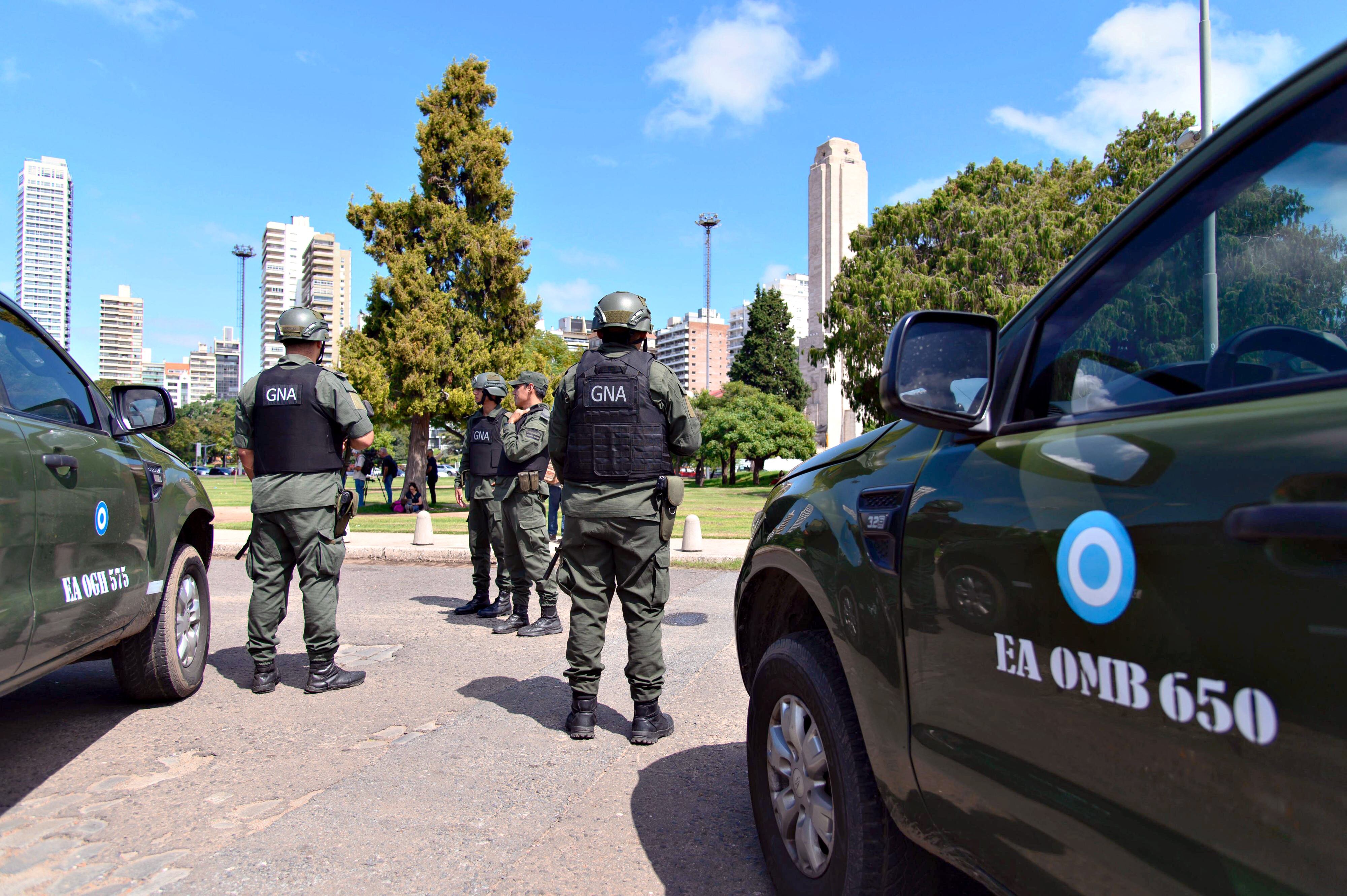 En Rosario, camionetas del Ejército aportan movilidad a los efectivos de la Gendarmería