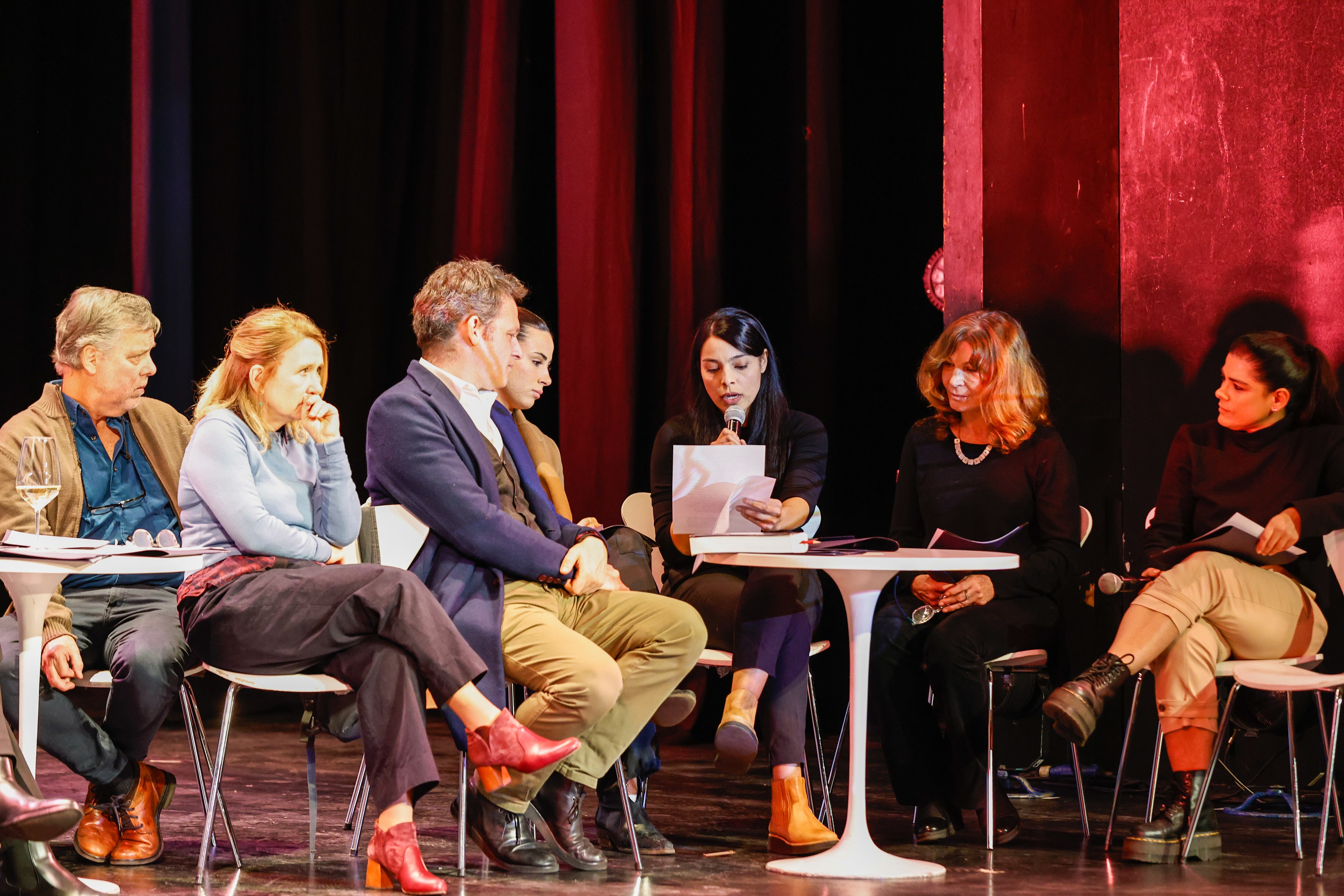 La escritora Margarita García Robayo leyó un fragmento del libro