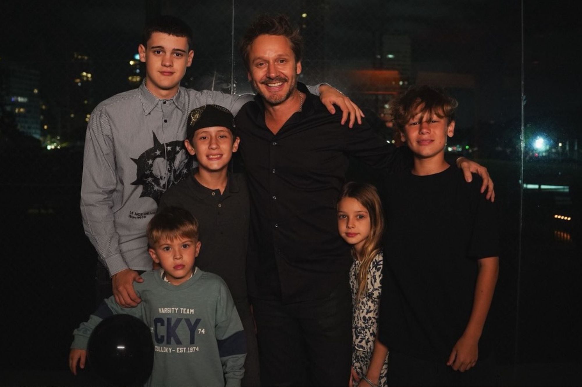 Benjamín Vicuña festejó sus 47 años rodeado de familia y amigos: el cariñoso mensaje de Anita Espasandín