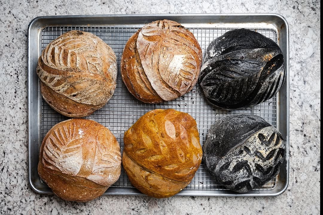 Los panes tienen hasta un 30% menos de carbohidratos netos que el pan industrial