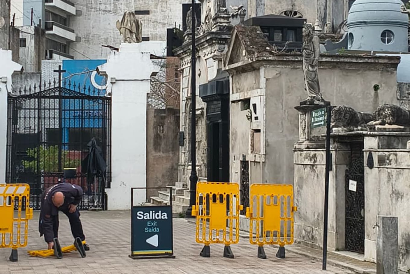El acceso bloqueado a la bóveda de la familia Girado