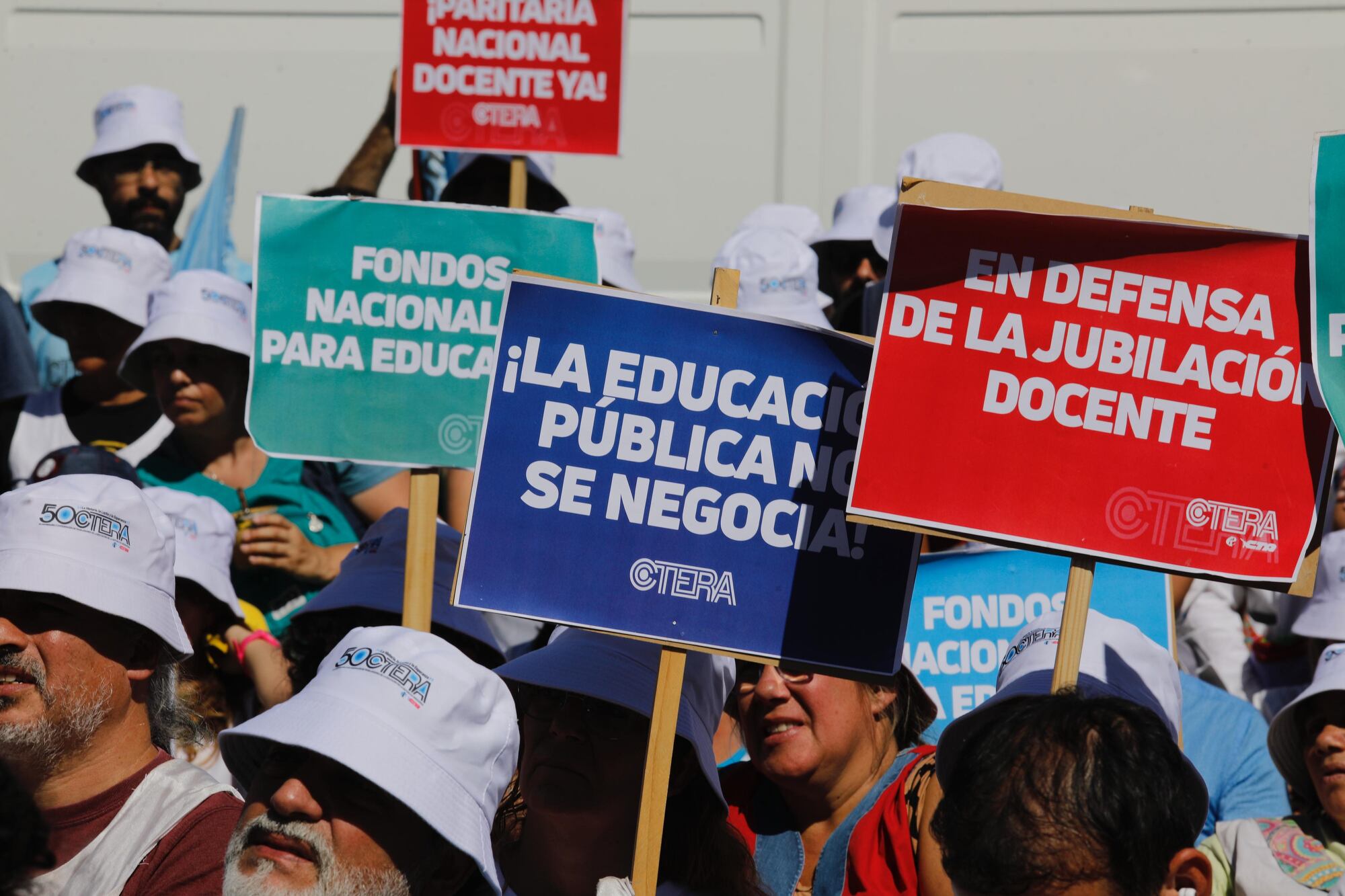 Jornada de protesta nacional de Ctera frente al Congreso nacional