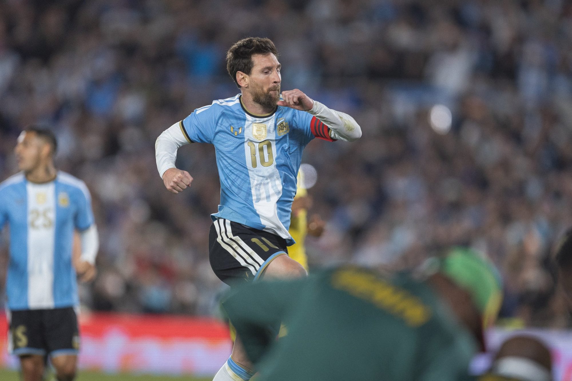 Lionel Messi disputa su ultimo partido despidiendose de La Seleccion Argentina, en el Amistoso FIFA entre la seleccion Argentina de Futbol y el Seleccionado de Benin, en el Estadio Monumental, Buenos Aires Argentina, el 6 de Octubre de 2026.