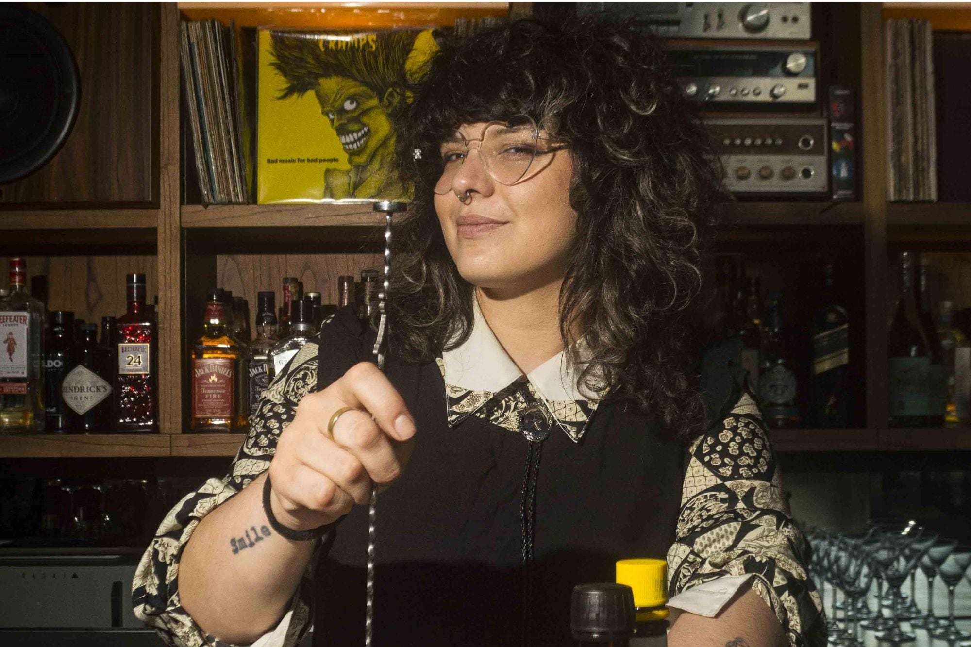 Branda Asis, a cargo de la barra de Mixtape, donde todo gira en torno al sonido y la coctelería