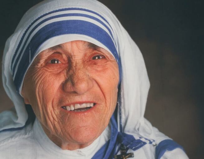 Madre Teresa de Calcuta: “Mientras el trabajo sea más repugnante, mayor debe ser nuestra fe y más alegre nuestra devoción”