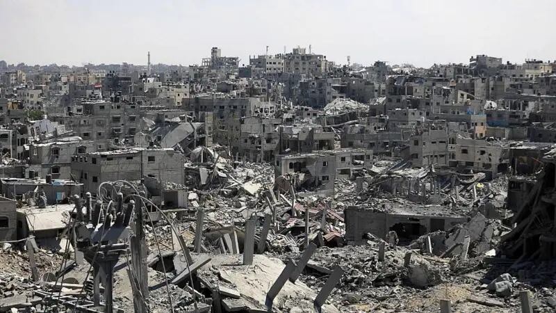 Devastación en Jan Yunis, donde se encontraba el antiguo hogar de Alathamna y su familia