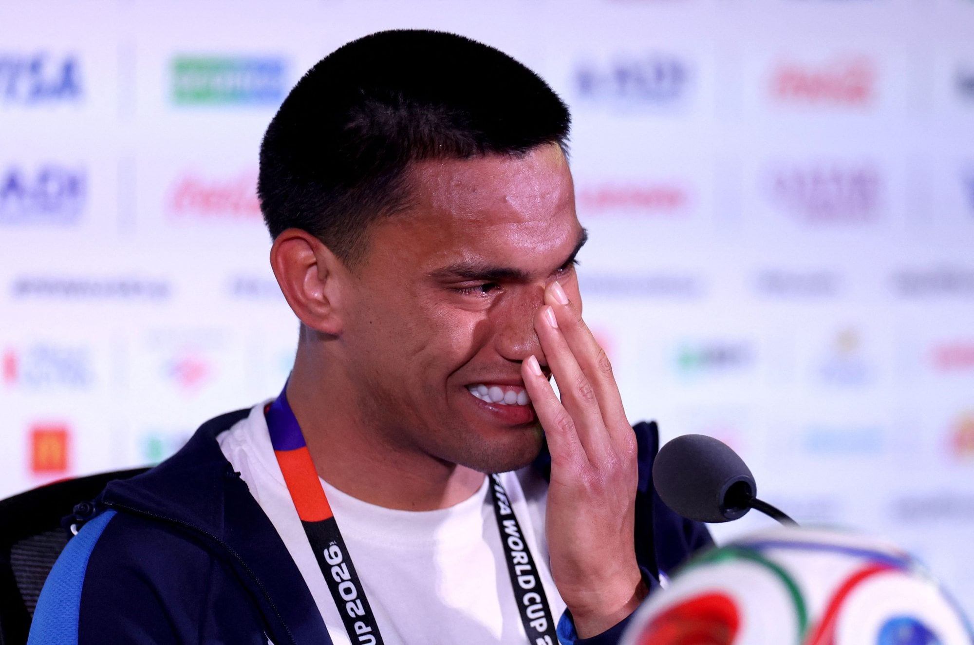 El llanto de Diego Gómez en plena conferencia de prensa: la Albirroja debuta este viernes en el Mundial 2026 ante Estados Unidos, uno de los organizadores