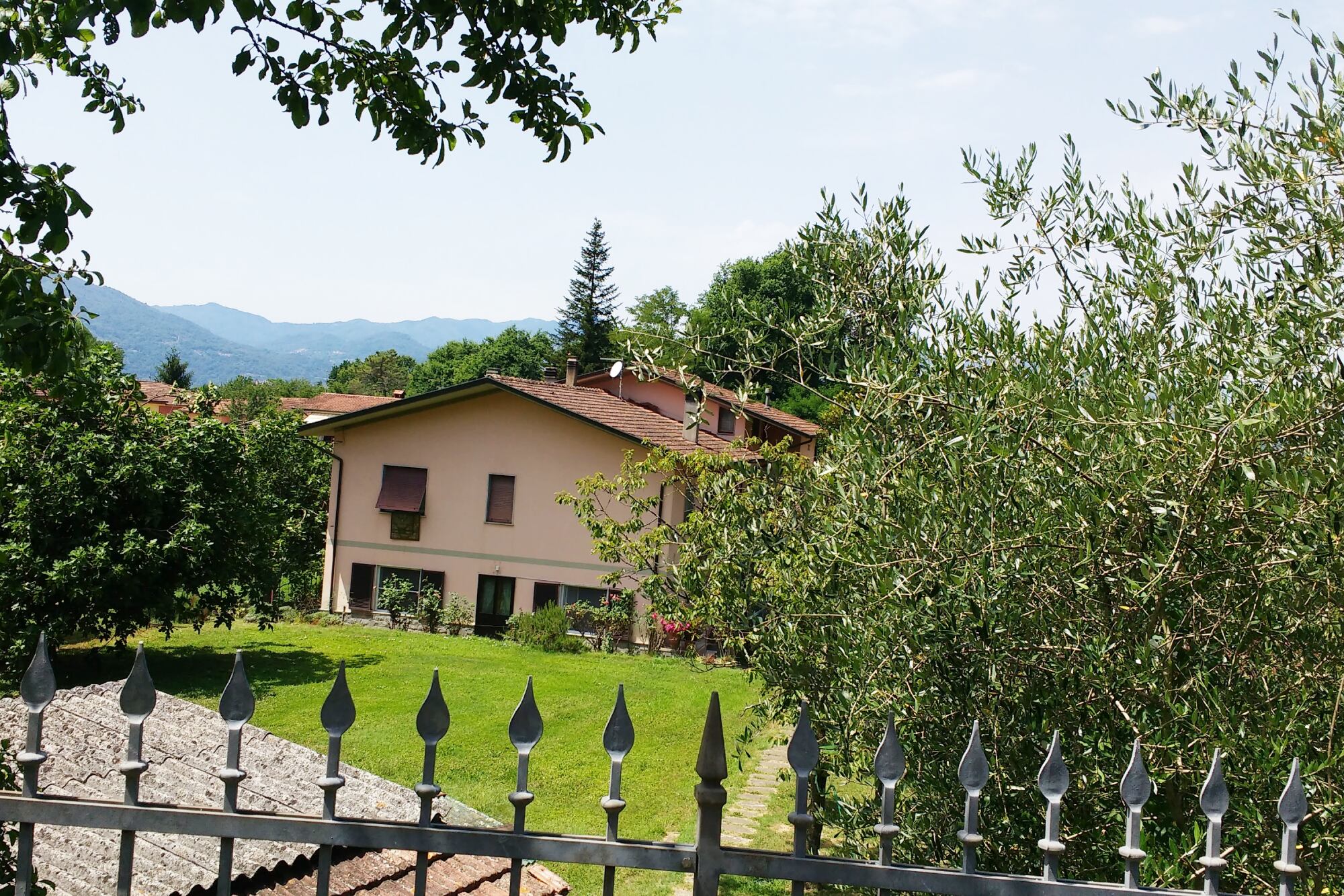 En el camino, Sergio reveló fachadas similares a las que había recreado su abuelo, sin jamás haber visto Italia.