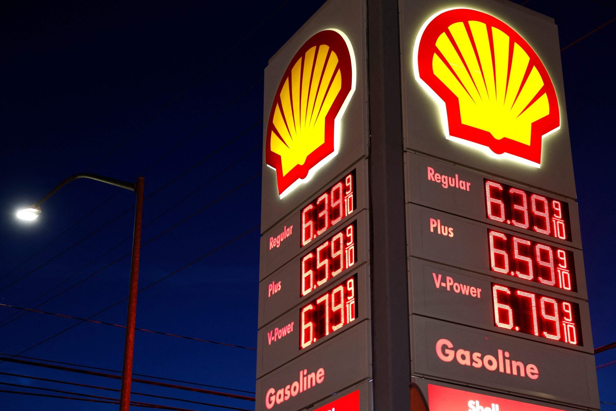 Por la guerra, el precio del petróleo alcanzó su pico histórico
