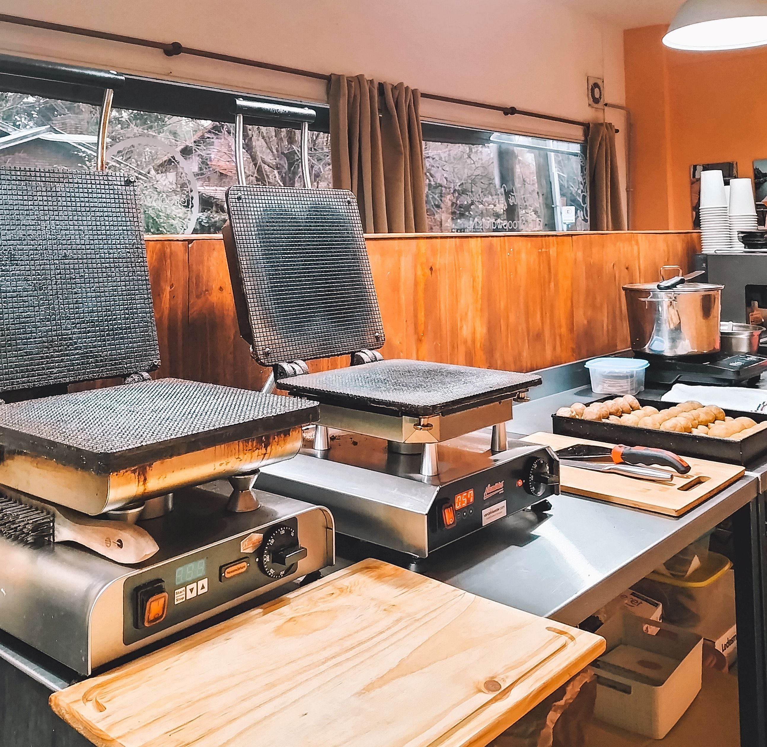 Las maquinas importadas para hacer las stroppwafels NL