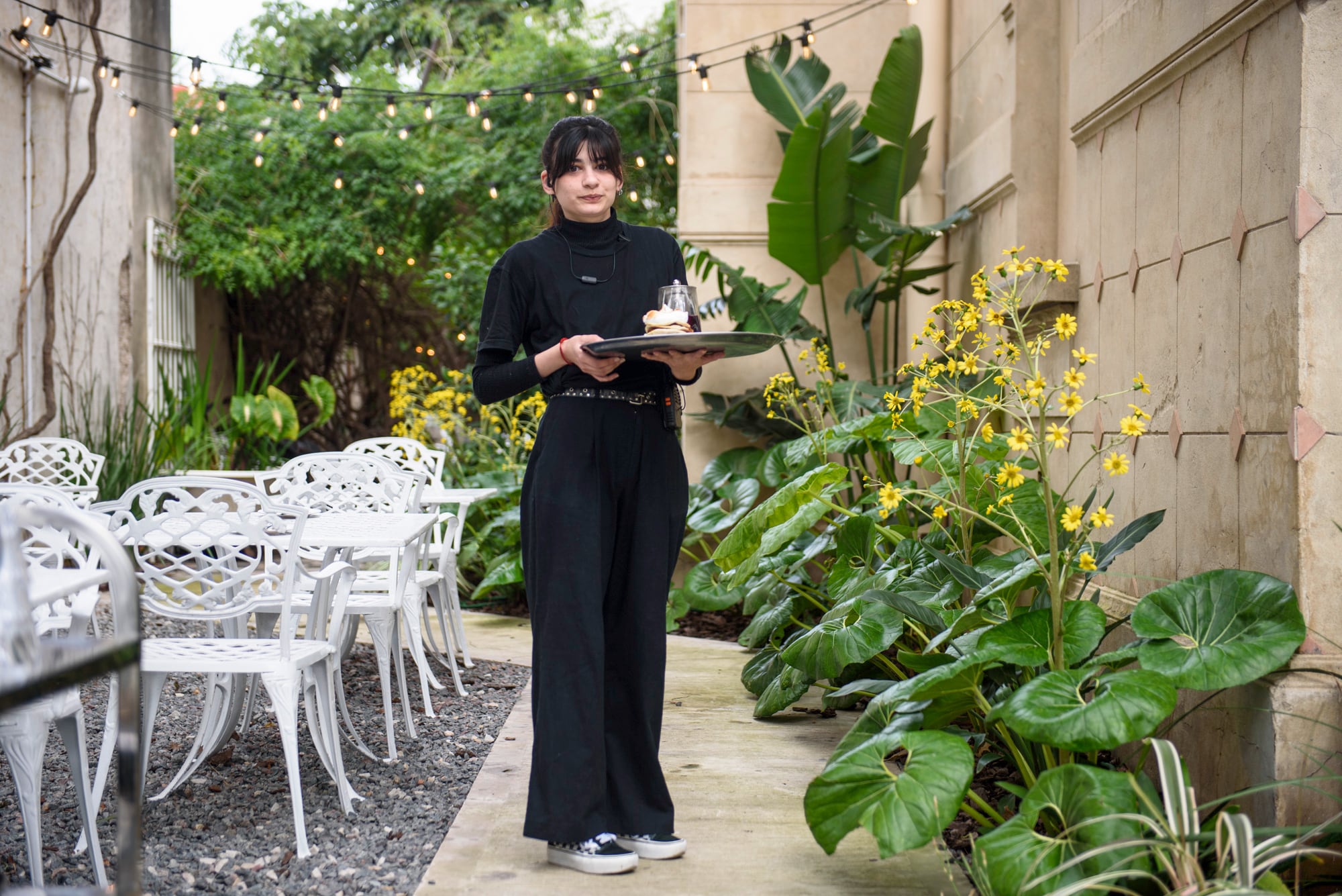 El patio con las boinas de vasco en flor