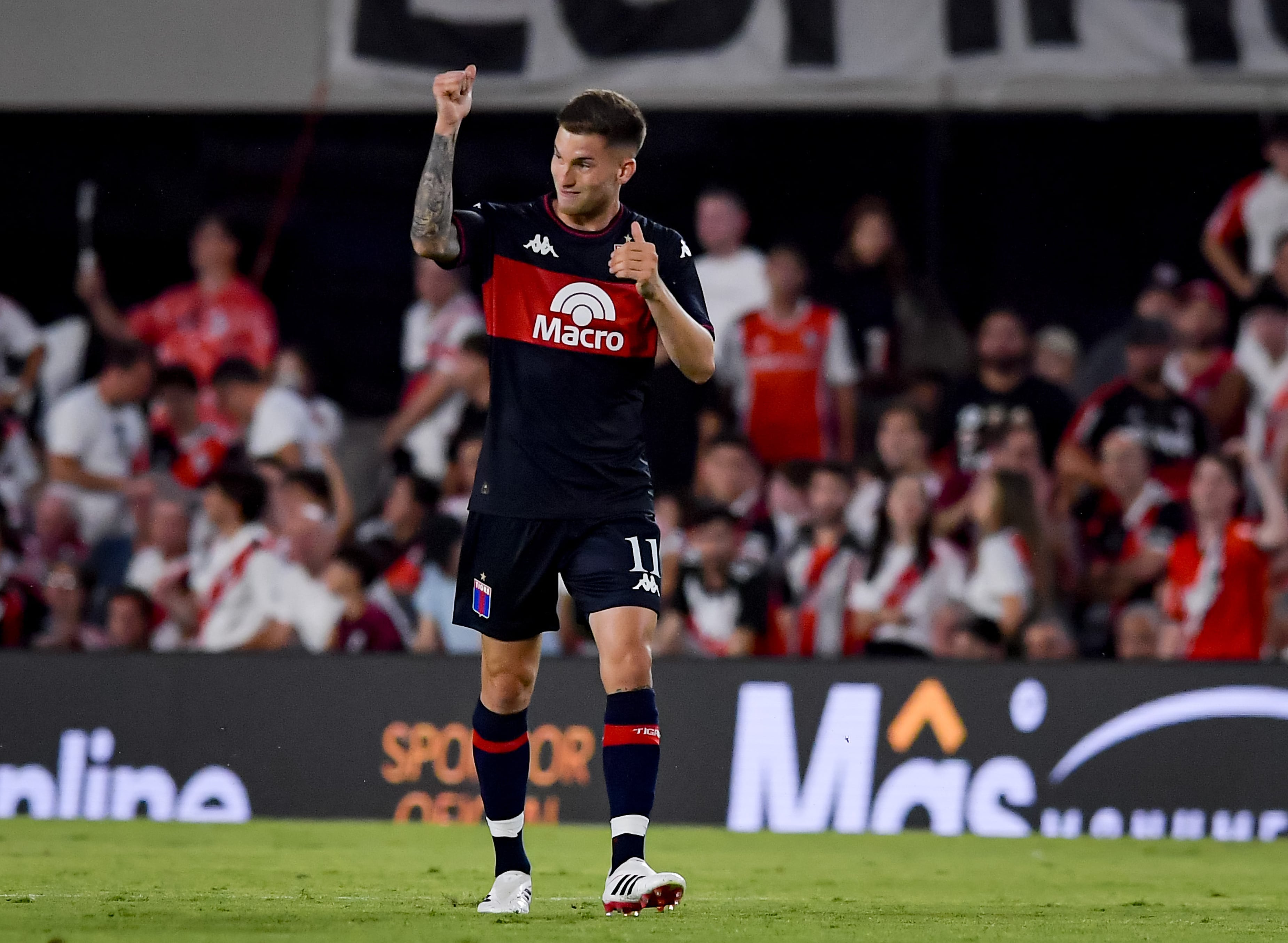 Del festejo con trencito de Tigre en el Monumental al mazazo de Tiago Serrago, el chico que creció en River y sueña con volver