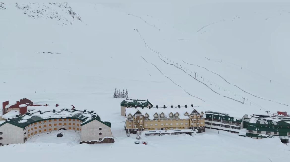 Una provincia en vilo: centros invernales y el cruce a Chile cerrados “hasta nuevo aviso” por el temporal de nieve