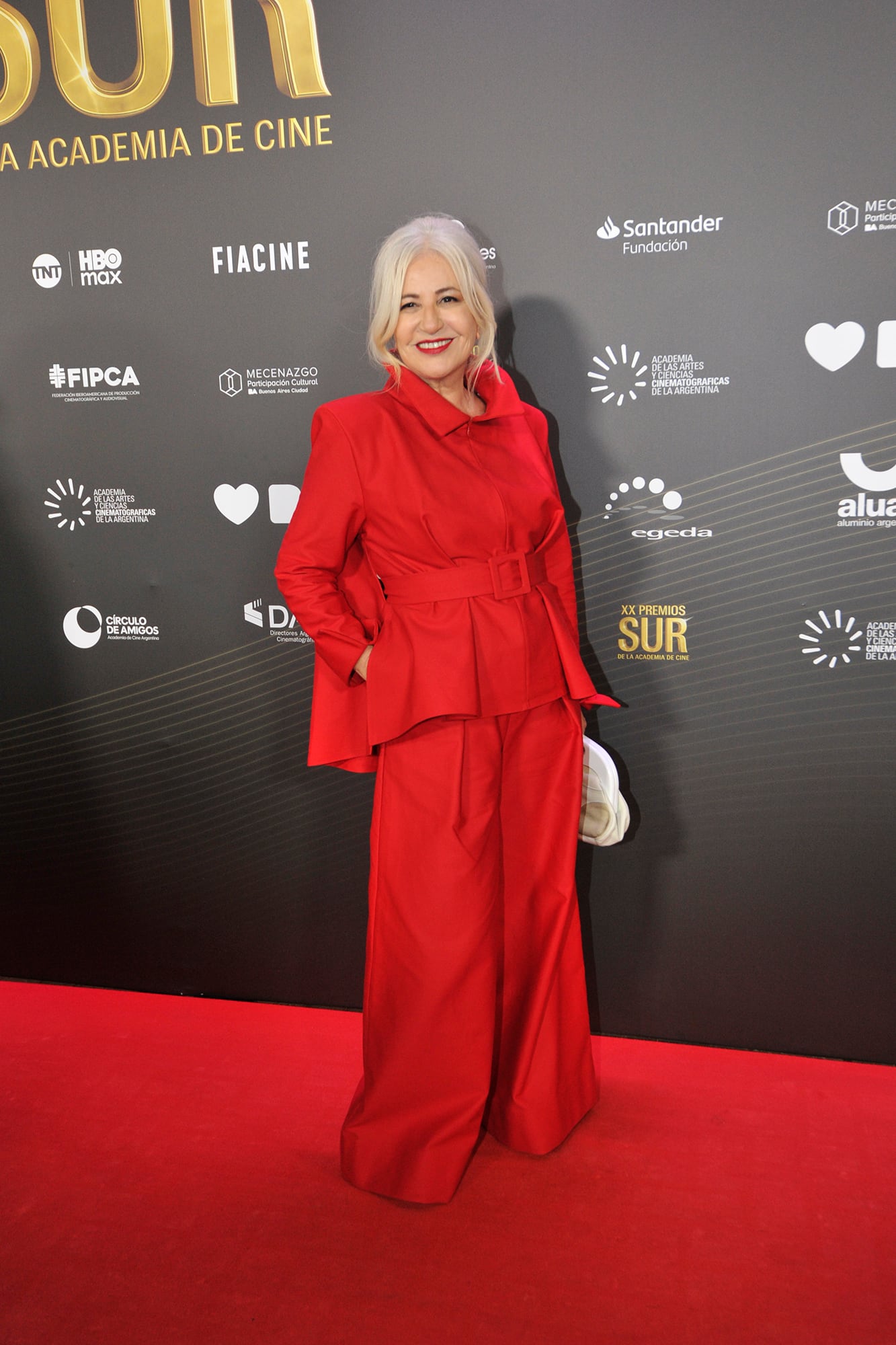 Mercedes Morán impactó con un traje oversize y un make up a tono con la red carpet.