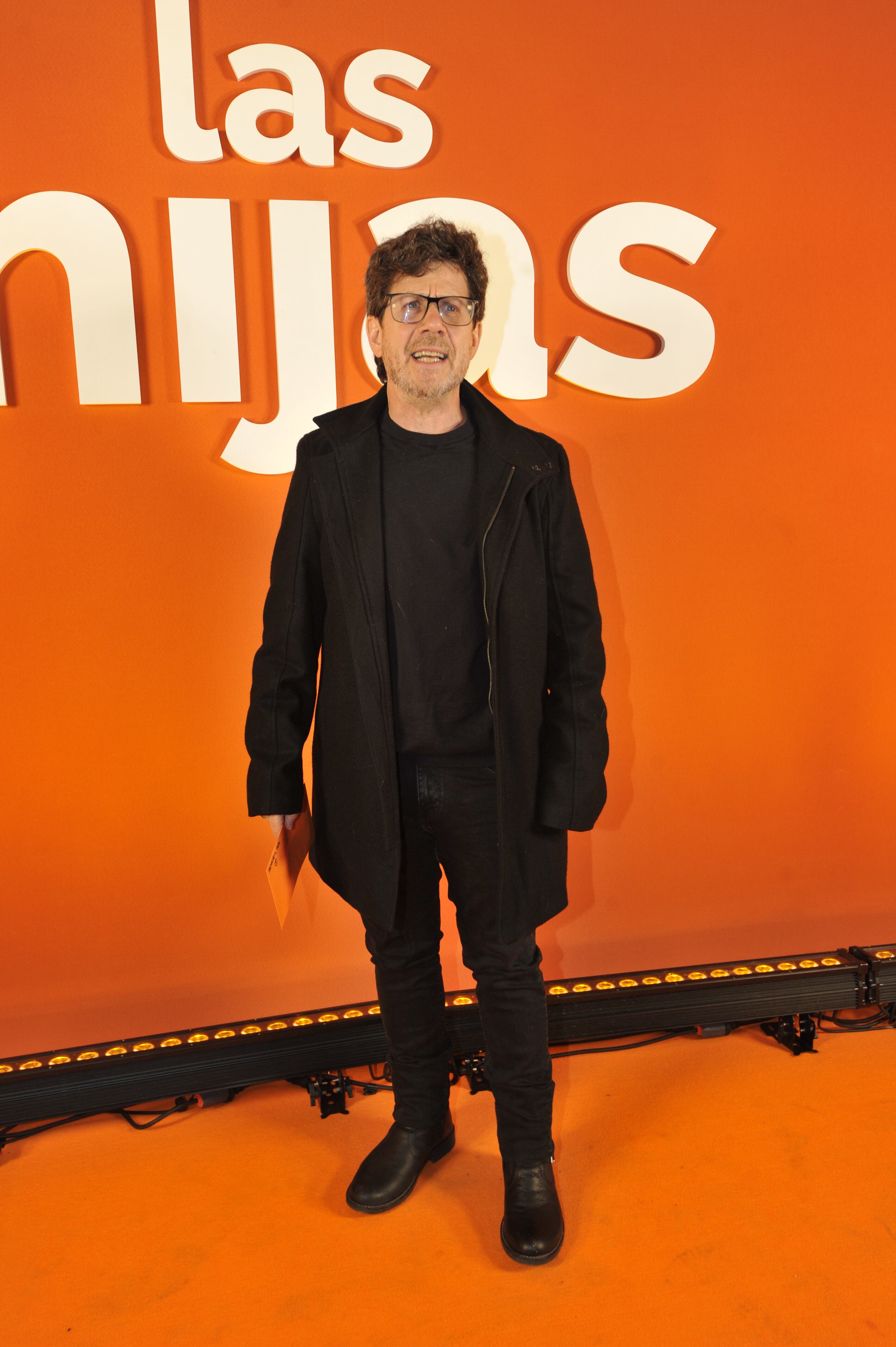 Hombre de negro: Peto Menahem también asistió al evento para acompañar a Suar