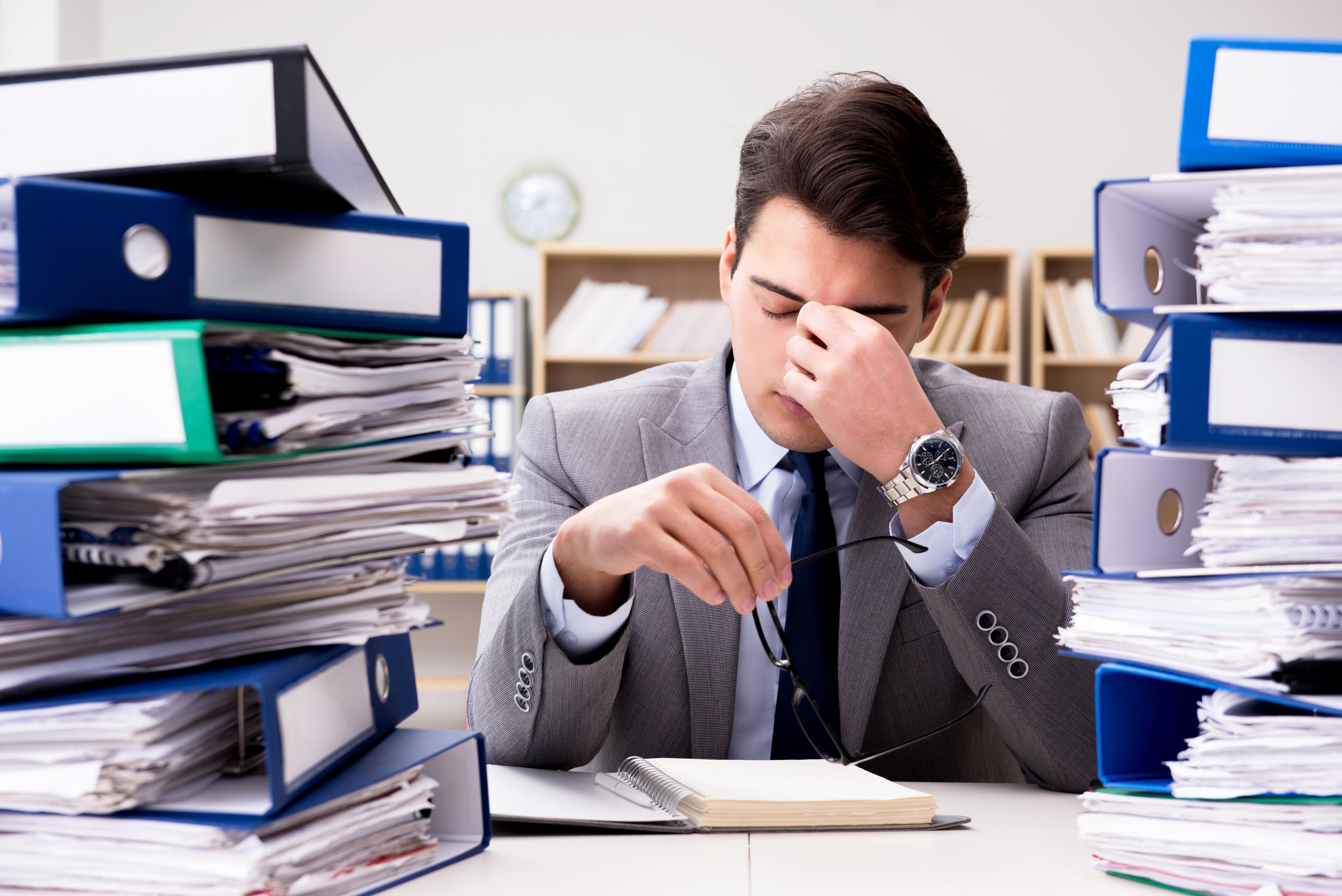 El exceso de trabajo también es muy común, en la búsqueda de ganar mucho dinero durante la juventud